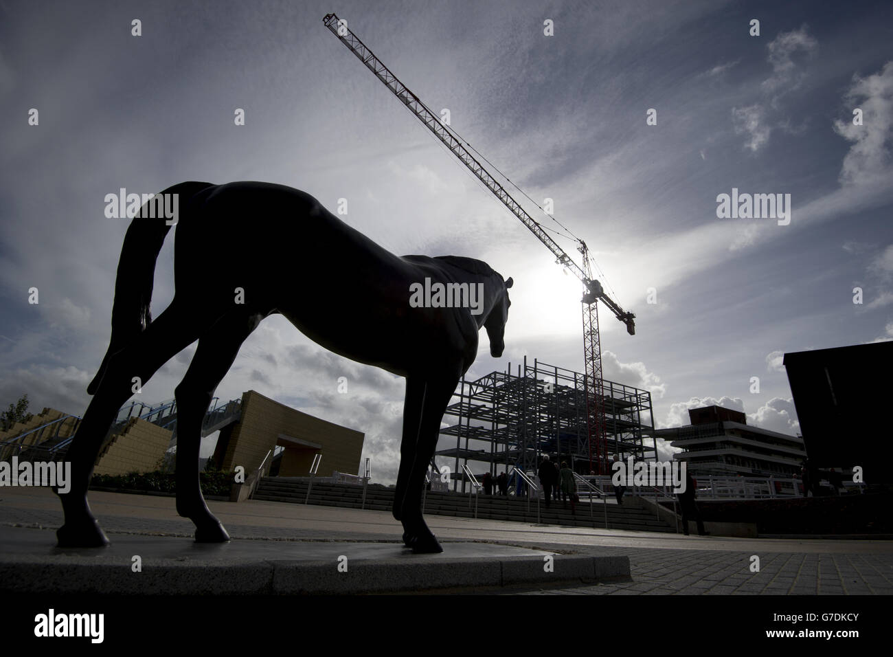 The Best Mate statue stands in front of the grandstand and Horsewalk Bridge during day one of the 2014 Showcase meeting at Cheltenham Racecourse, Cheltenham. Stock Photo