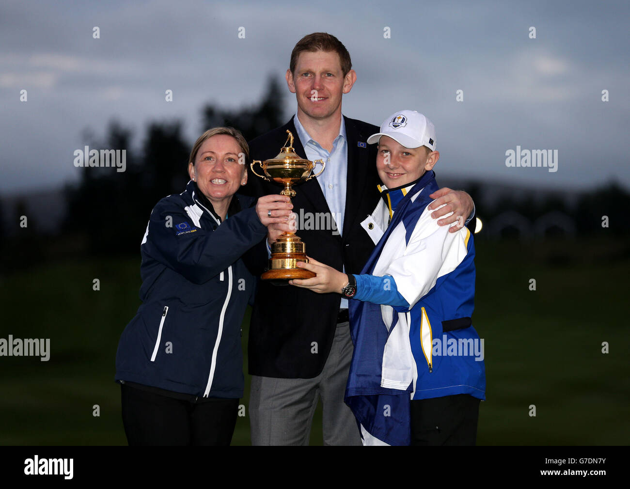 Europe's Stephen wife Helen and son Jack pose with the Ryder on day three of the 40th Ryder Cup at Gleneagles Golf Perthshire Stock Photo - Alamy