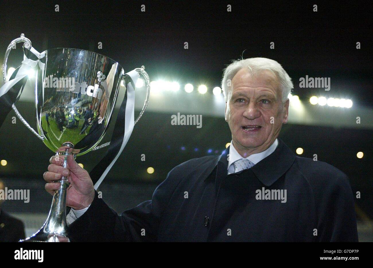 Bobby Robson with the winners' cup after Sky One's 'The Match' live final, played against a Football Legends XI at St James Park, Newcastle upon Tyne. Stock Photo