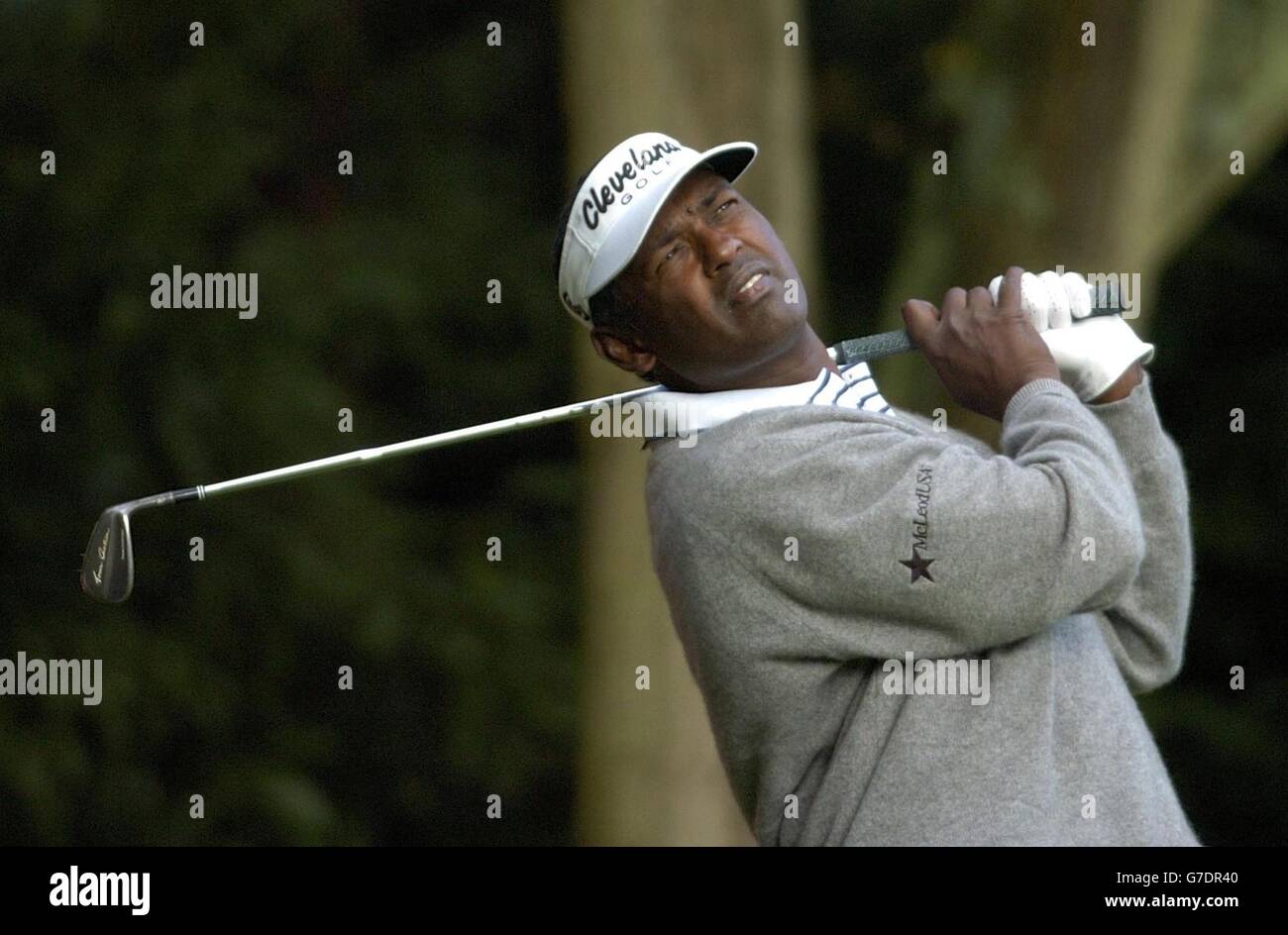 Fiji's Vijay Singh tees off the 2nd hole, during the HSBC World Match Play Championship at Wentworth. 15/12/04: Vijay Singh has been named European Tour golfer of the year for the first time. Singh did not win a tournament on European soil but topped the US money list with record earnings of more than USD10million and nine victories, including the USPGA championship. Stock Photo