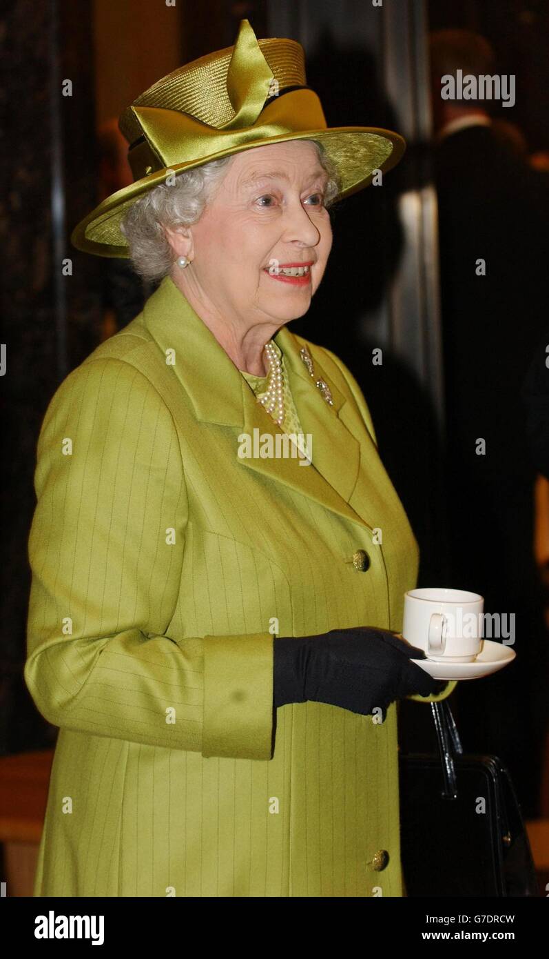 Queen elizabeth tea cup hires stock photography and images Alamy