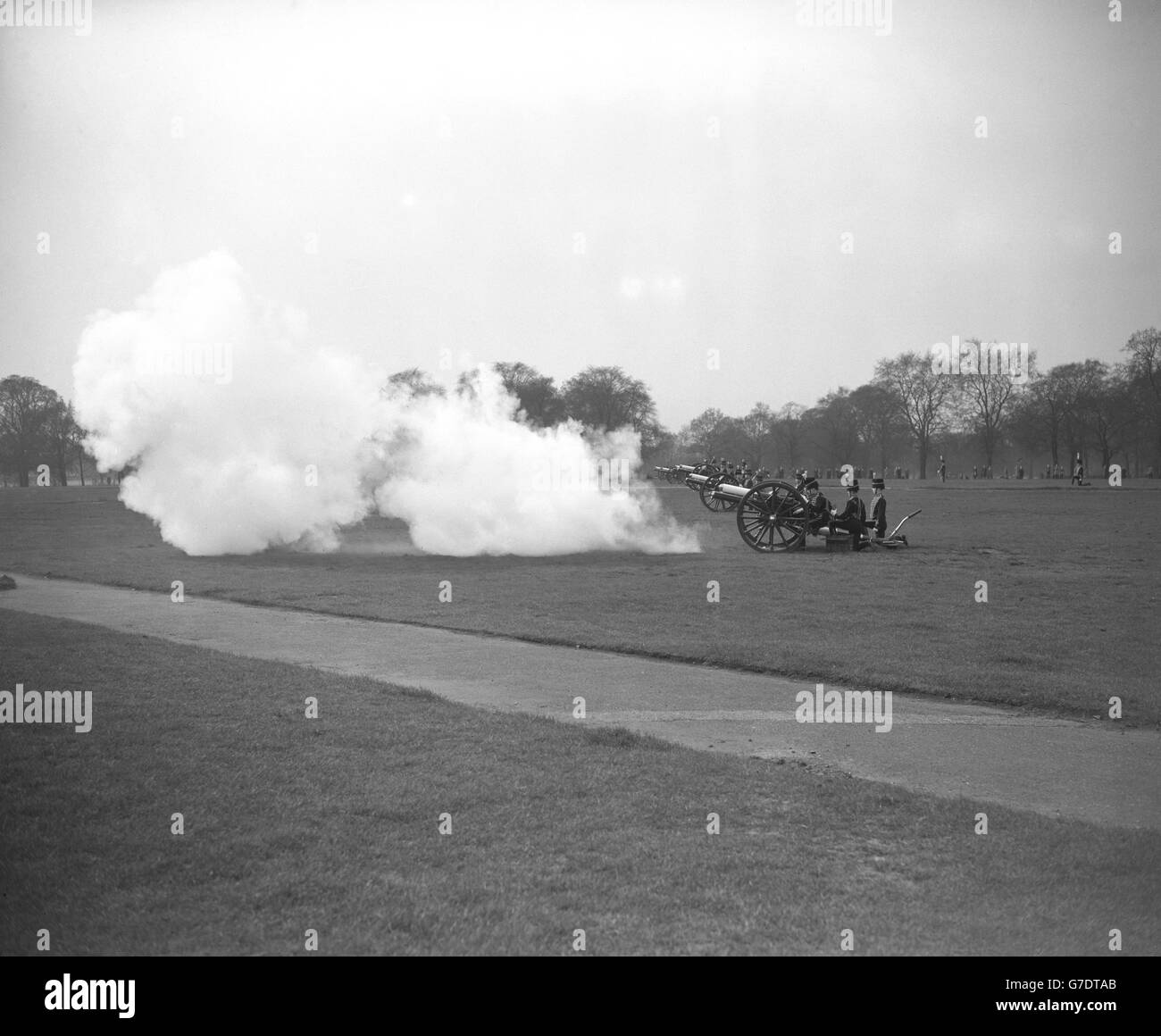 The King's Troop Royal Horse Artillery firing 40-minute guns in salute to Queen Mary in Hyde Park, London. The salute began at noon, while similar salutes were being fired at other saluting stations at home and abroad. Stock Photo
