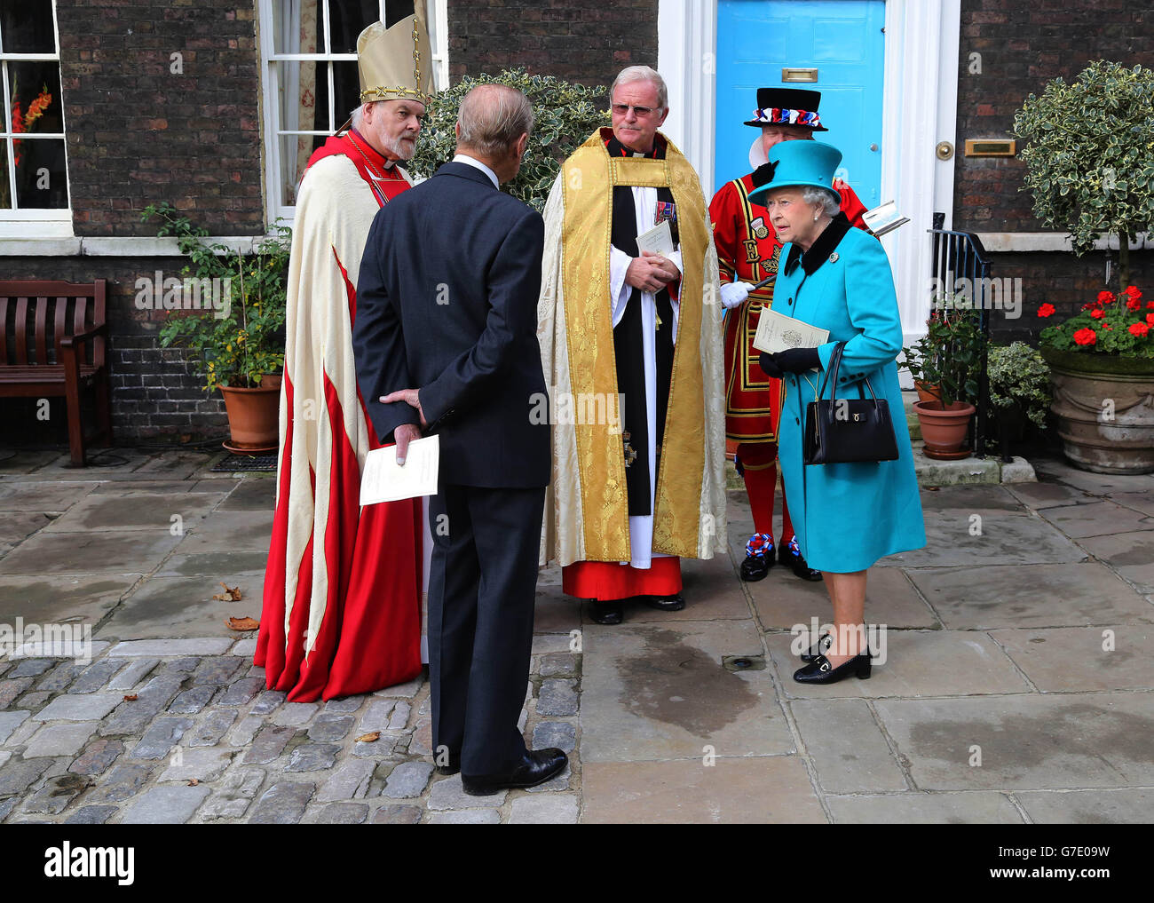 Queen visits Tower of London Stock Photo Alamy