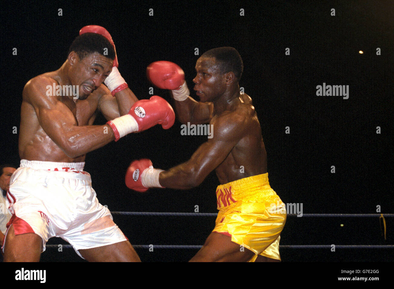 boxing wbo world middleweight title fight chris eubank v michael watson earls court exhibition hall london stock photo alamy boxing wbo world middleweight title fight chris eubank v michael watson earls court exhibition hall london stock photo alamy