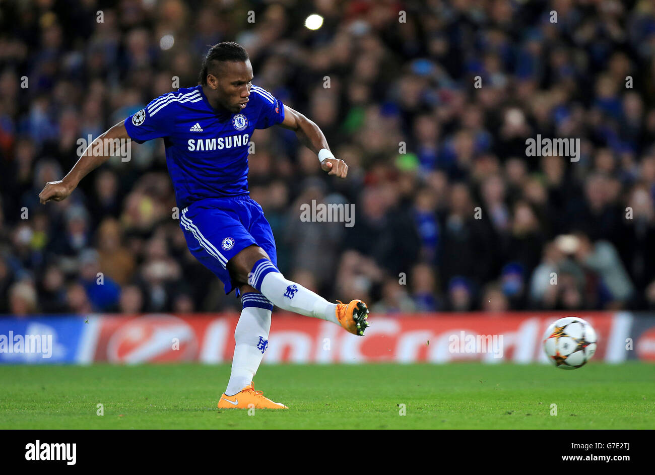 Chelsea's Didier Drogba scores his side's second goal from the penalty spot  during the UEFA Champions League Group G match at Stamford Bridge, London  Stock Photo - Alamy