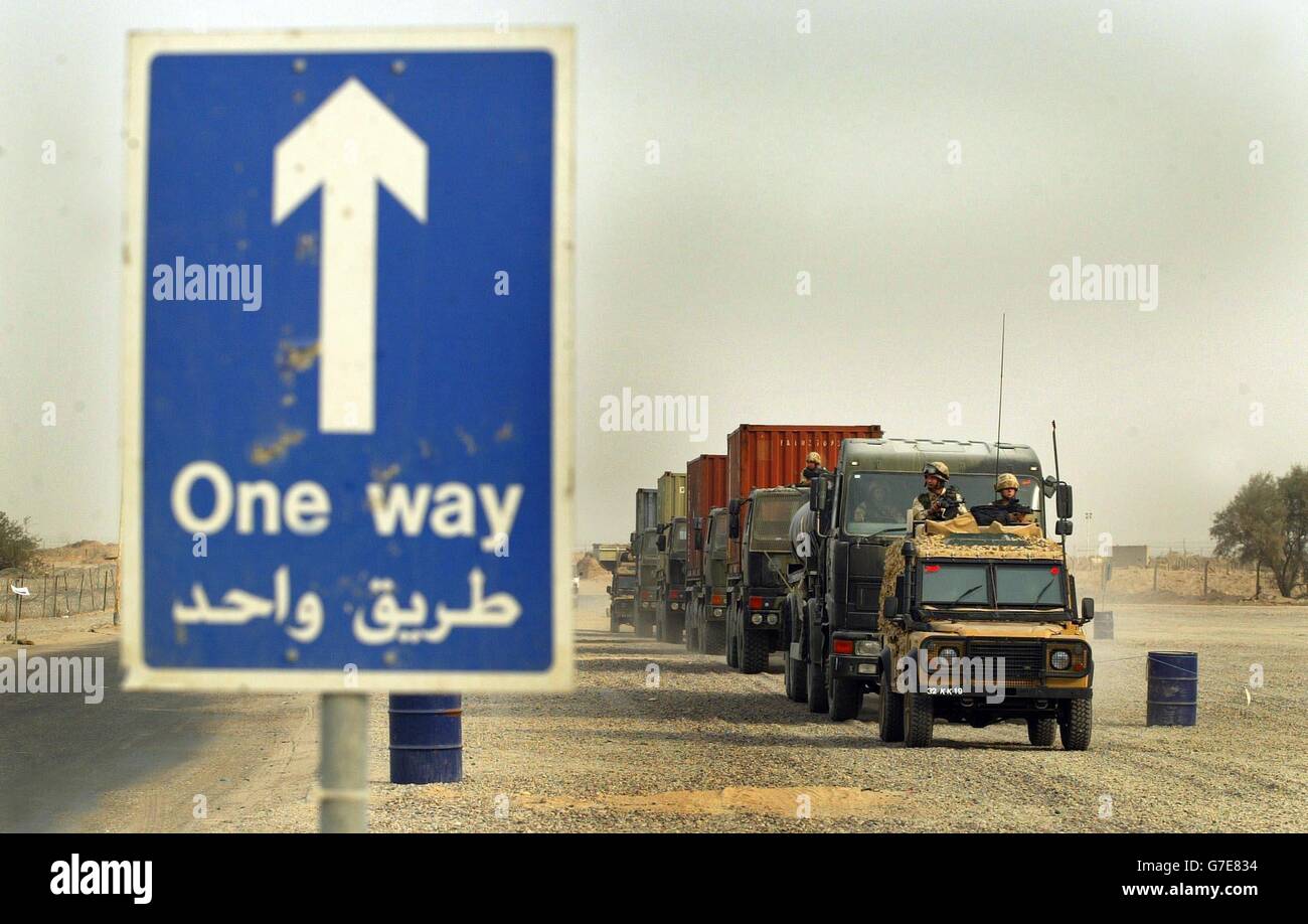 A re-supply convoy moves out of Shaibah Logistic Base that may be on the way to Black Watch at Camp Dogwood, 20 miles south west of Baghdad. Stock Photo