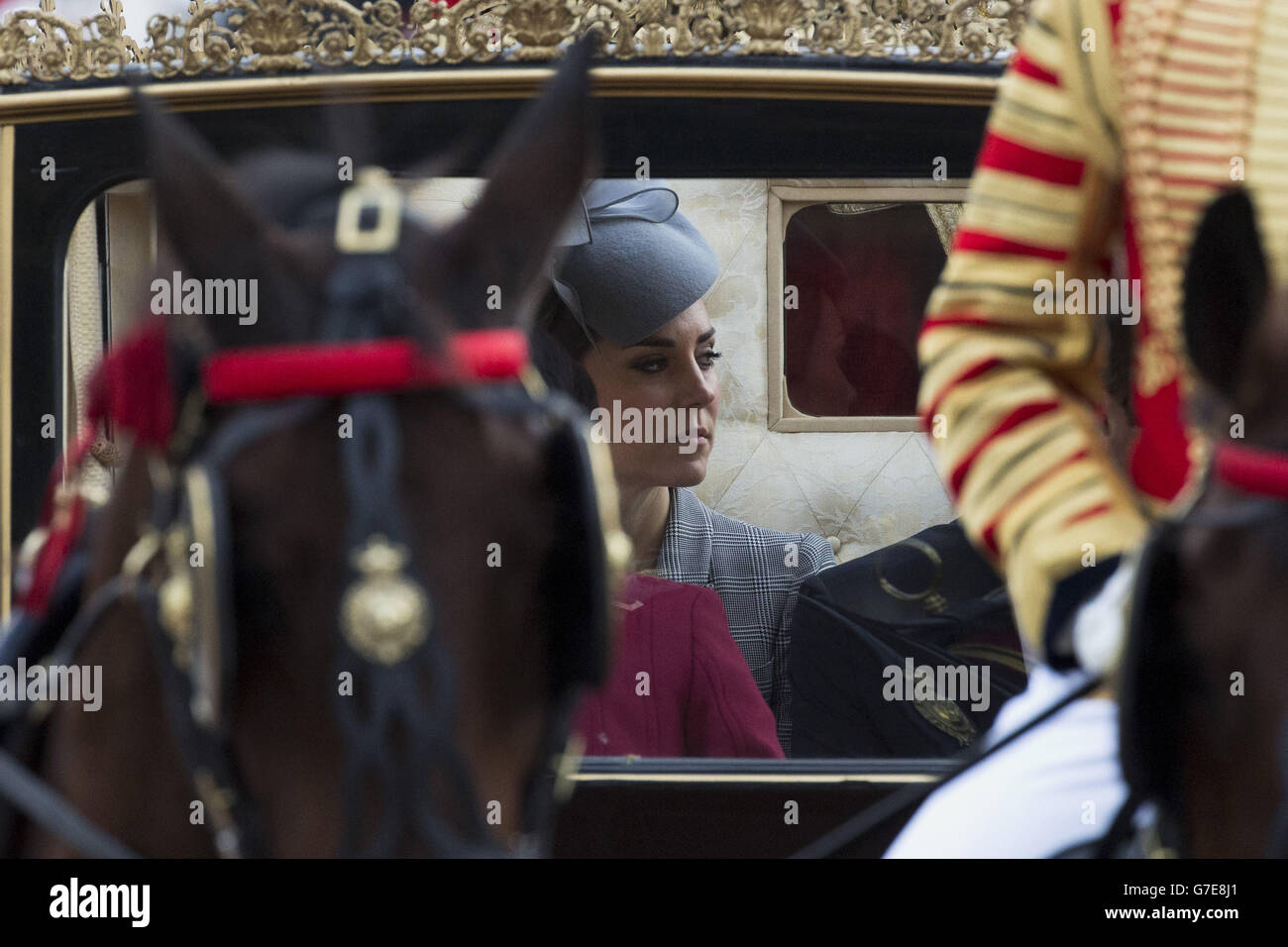 The Duke and Duchess (right) of Cambridge with Singapore's Grace Fu Hai Yien, a Minister in the Singapore Prime Minister's Office, Second Minister for the Environment and Water Resources and Second Minister for Foreign Affairs as they arrive in a horse-drawn carriage at Buckingham Palace in London on the first of a four day state visit to Britain by the President of Singapore Tony Tan Keng Yam. Stock Photo
