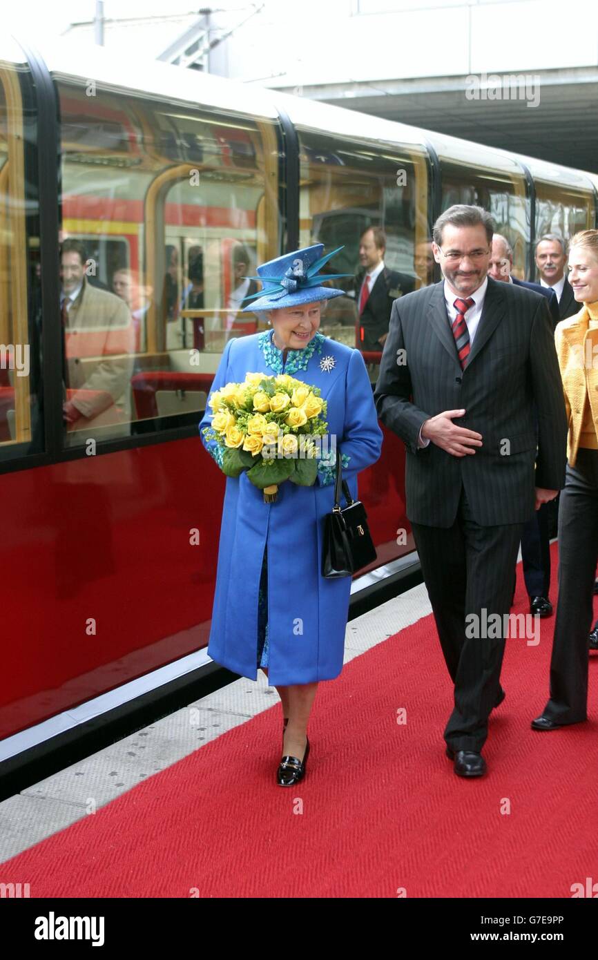 Britains Queen Elizabeth II during the second day of her state visit to Germany, where the Queen travelled on a sightseeing train to Potsdam and then toured a local shopping centre. Stock Photo