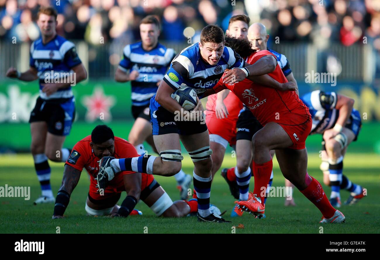 Bath's Charlie Ewels (centre) breaks through the Toulouse defence ...