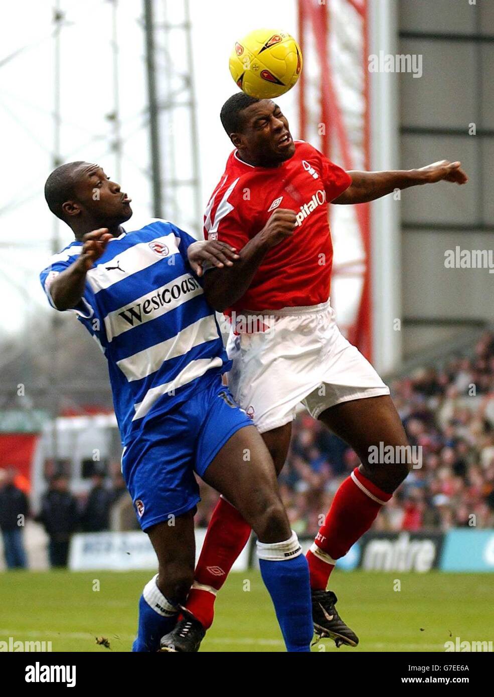 Nottingham Forest's Wes Morgan (right) wins the header against Reading's Lloyd Owusu during the Coca-Cola Championship match at The City Ground, Nottingham, Saturday November 20, 2004. NO UNOFFICIAL CLUB WEBSITE USE. Stock Photo