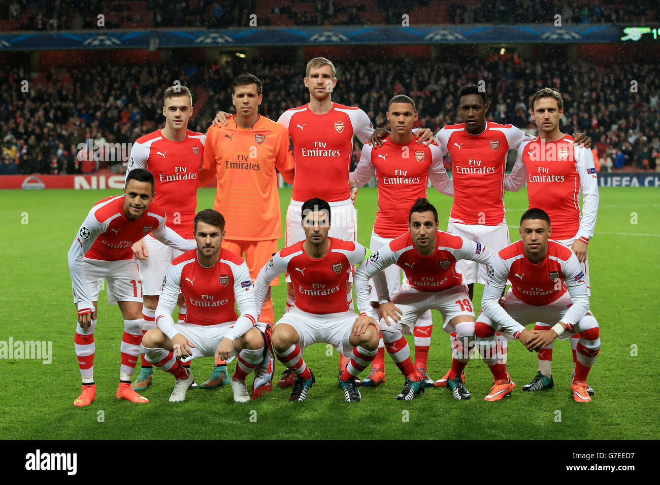 Arsenal team group (top row left to right) Calum Chambers, Wojciech Szczesny, Per Mertesacker, Kieran Gibbs, Danny Welbeck and Nacho Monreal. (bottom row left to right) Alexis Sanchez, Aaron Ramsey, Mikel Arteta, Santi Cazorla and Alex Oxlade-Chamberlain before the UEFA Champions League Group D match at Emirates Stadium, London. PRESS ASSOCIATION Photo. Picture date: Tuesday November 4, 2014. See PA story SOCCER Arsenal. Photo credit should read Nick Potts/PA Wire. Stock Photo