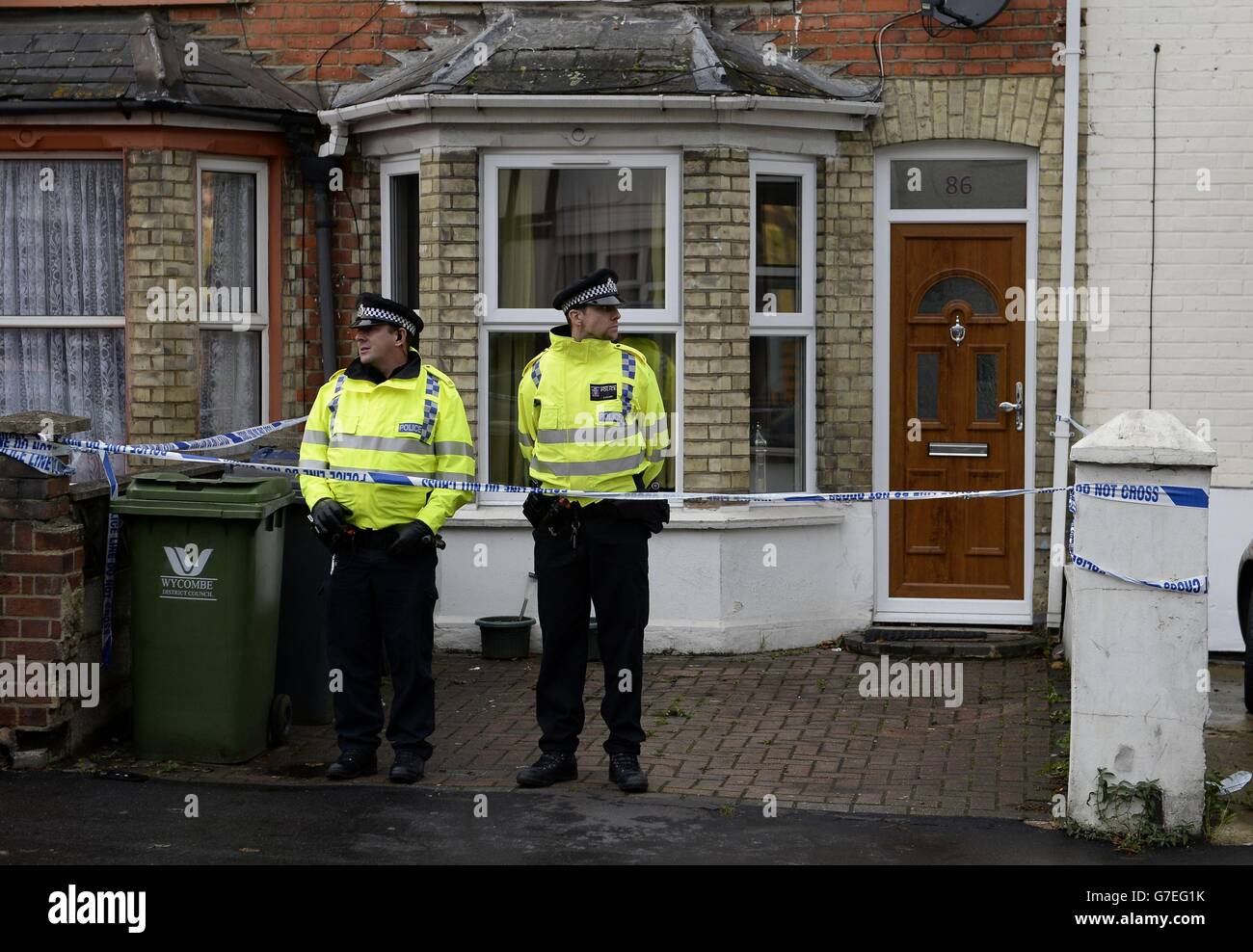 Police officers outside a house in Desborough Avenue, High Wycombe after four men were arrested in connection with an alleged Islamist terror plot. Stock Photo