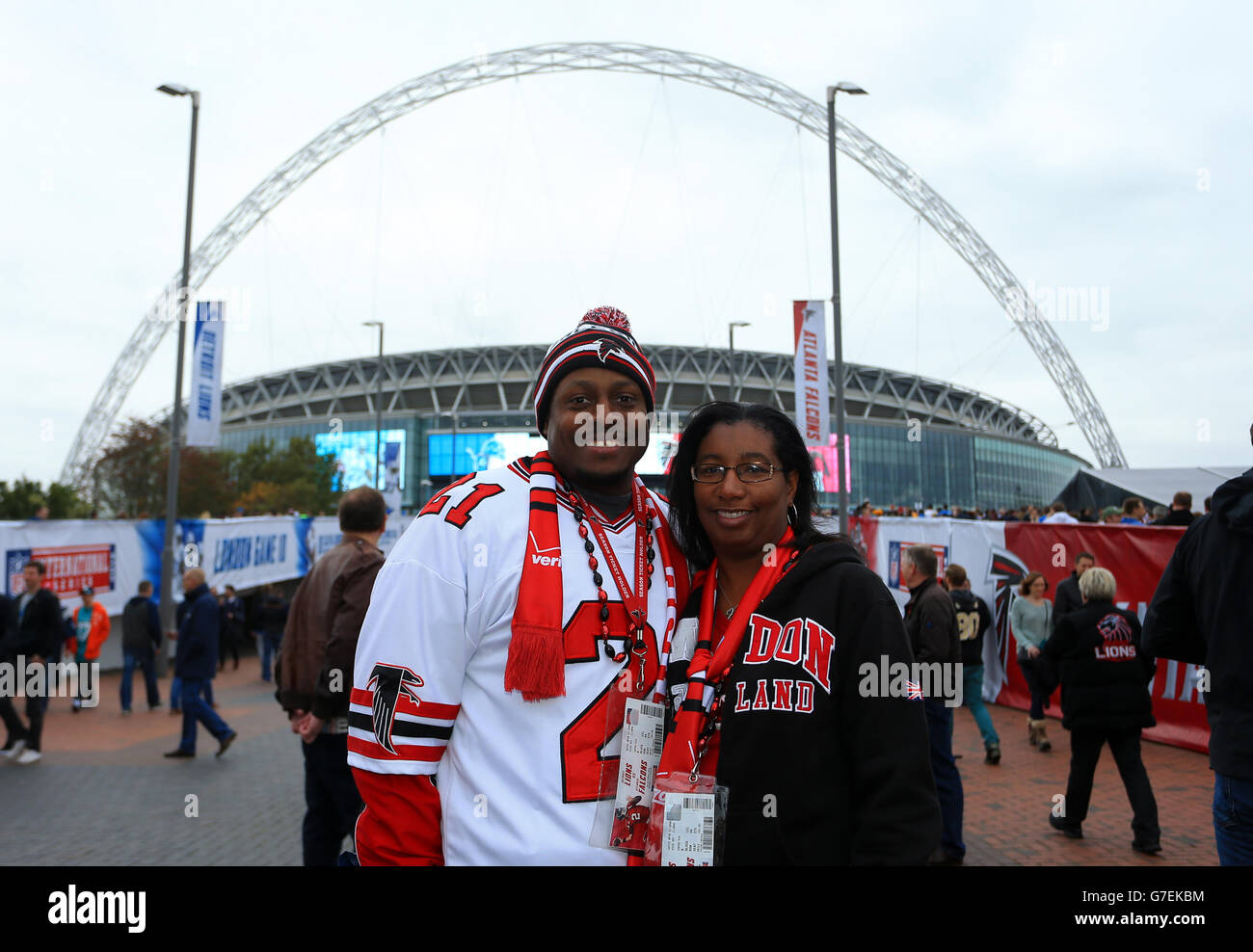 Atlanta Falcons fans show their support outside Wembley Stadium Stock Photo