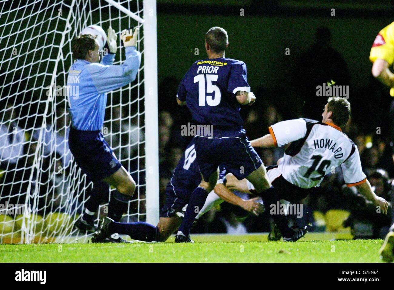 Luton Town's Steve Howard (right) scores against Southend during the FA Cup first round match at Roots Hall, Southend. NO UNOFFICIAL CLUB WEBSITE USE. Stock Photo