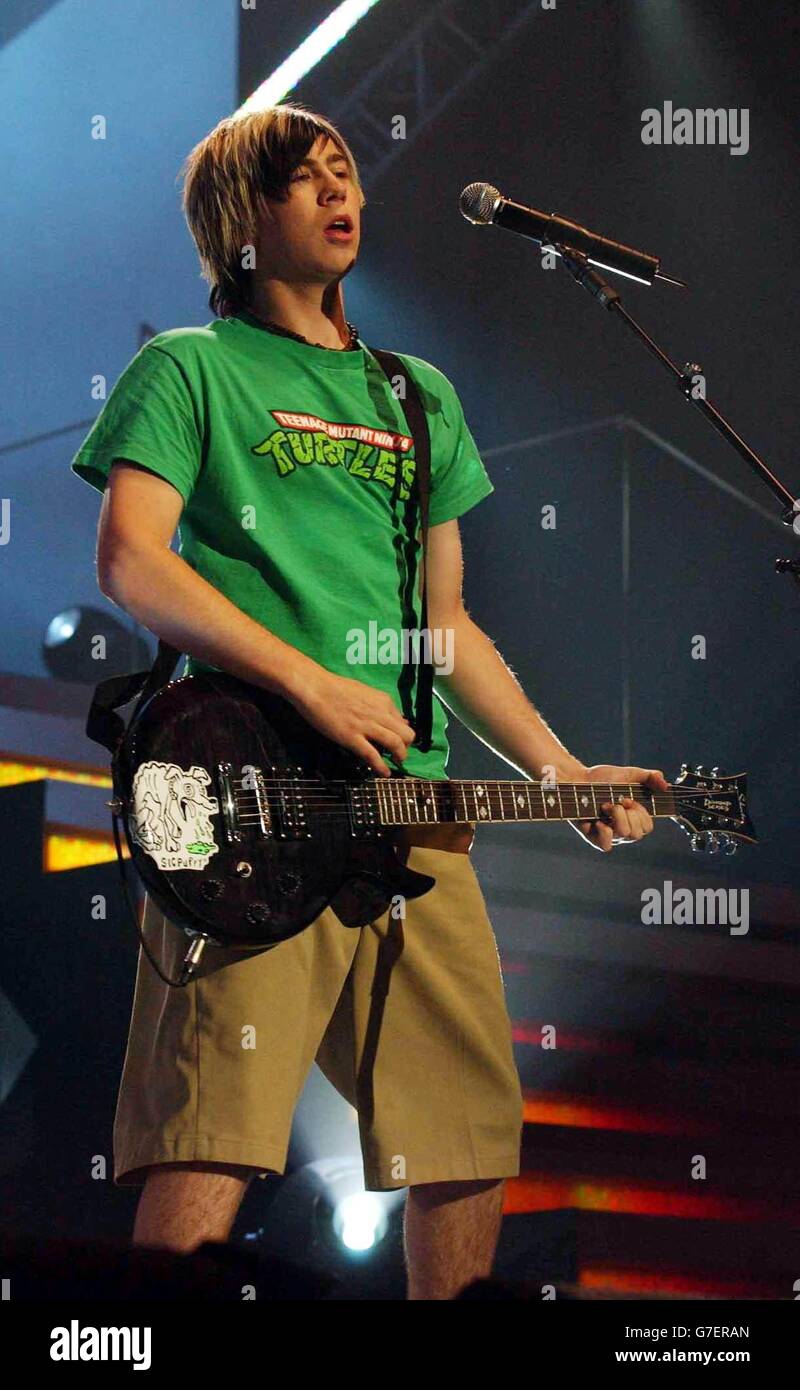 James Bourne from Busted performs live on stage during the Smash Hits T4 Poll Winners party 2004, at Wembley Arena in north London. Stock Photo