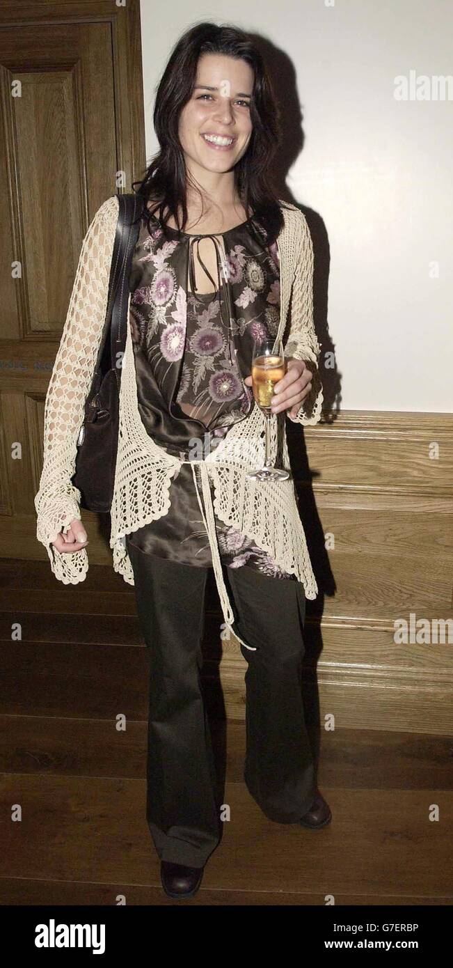 neve campbell smoking cigarettes Star of the film Neve Campbell arrives for a private screening of Churchill  - The Hollywood Years, at the Soho Hotel in central London Stock Photo