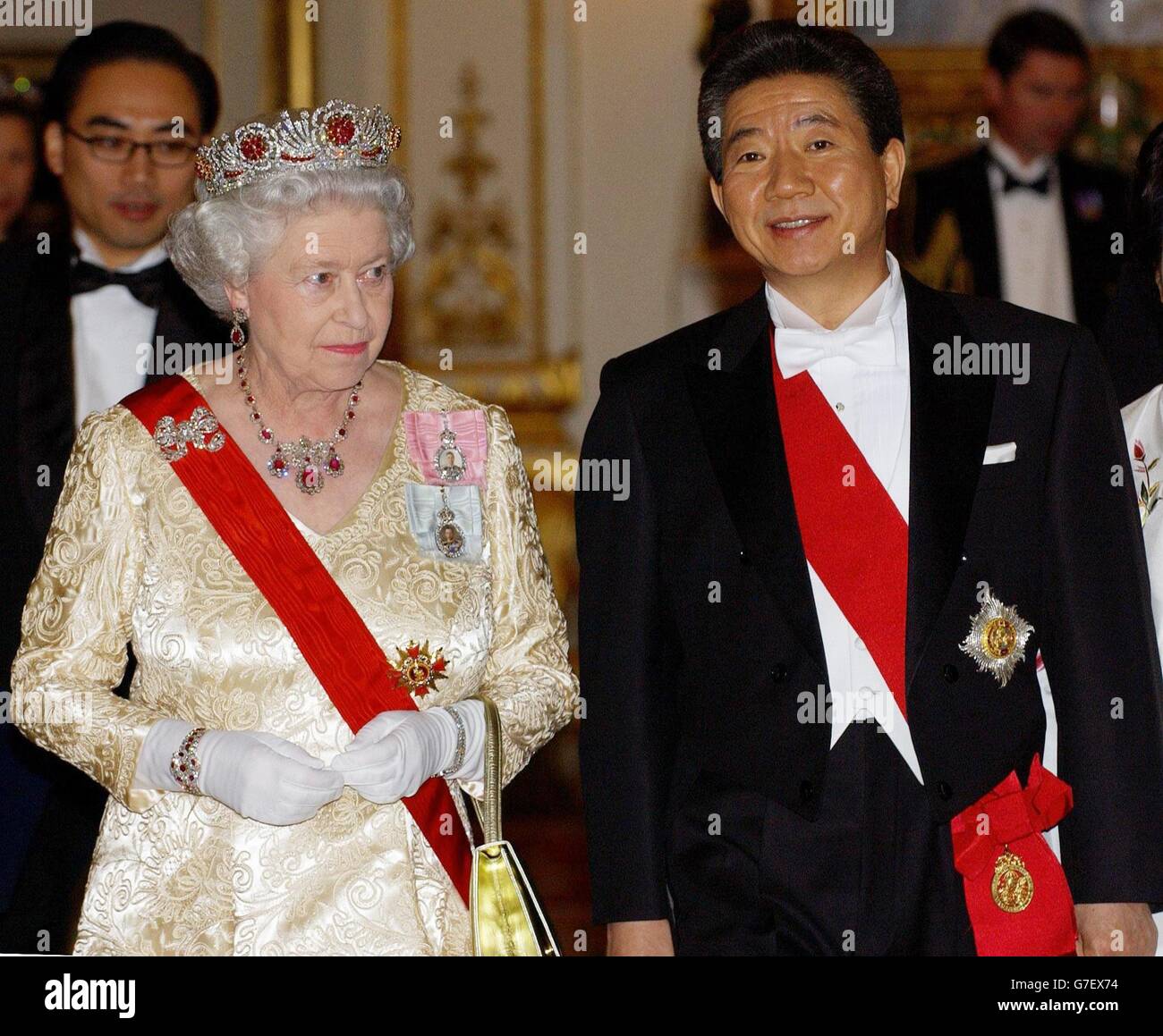 Britain S Queen Elizabeth Ii And President Roh Moo Hyun Of South Korea Before Attending A State Banquet At Buckingham Palace London On The Second Day Of The President S State Visit To The Capital