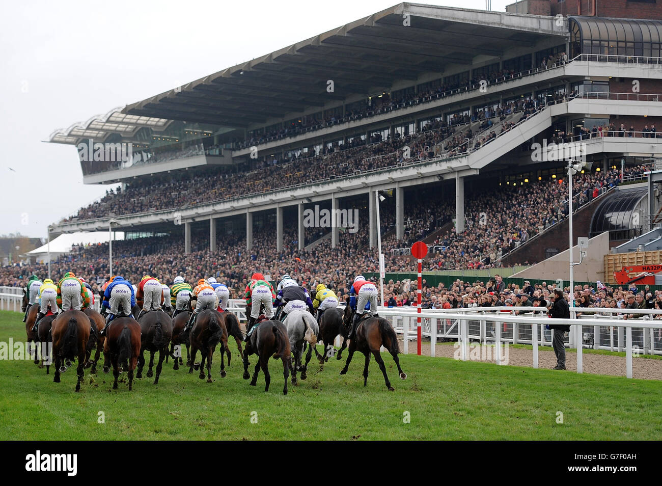 Horse Racing - The Open - Day Three - Cheltenham Racecourse. A general view of racing in front of a packed grandstand at Cheltenham Racecourse Stock Photo