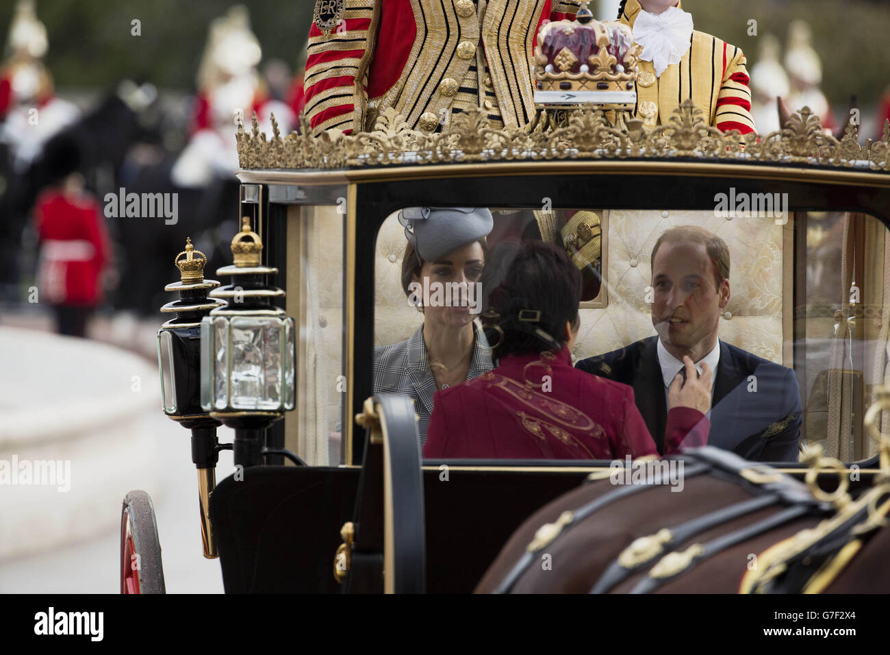 The Duke and Duchess of Cambridge with Singapore's Grace Fu Hai Yien, a Minister in the Singapore Prime Minister's Office, Second Minister for the Environment and Water Resources and Second Minister for Foreign Affairs as they arrive in a horse-drawn carriage at Buckingham Palace in London on the first of a four day state visit to Britain by the President of Singapore Tony Tan Keng Yam. Stock Photo