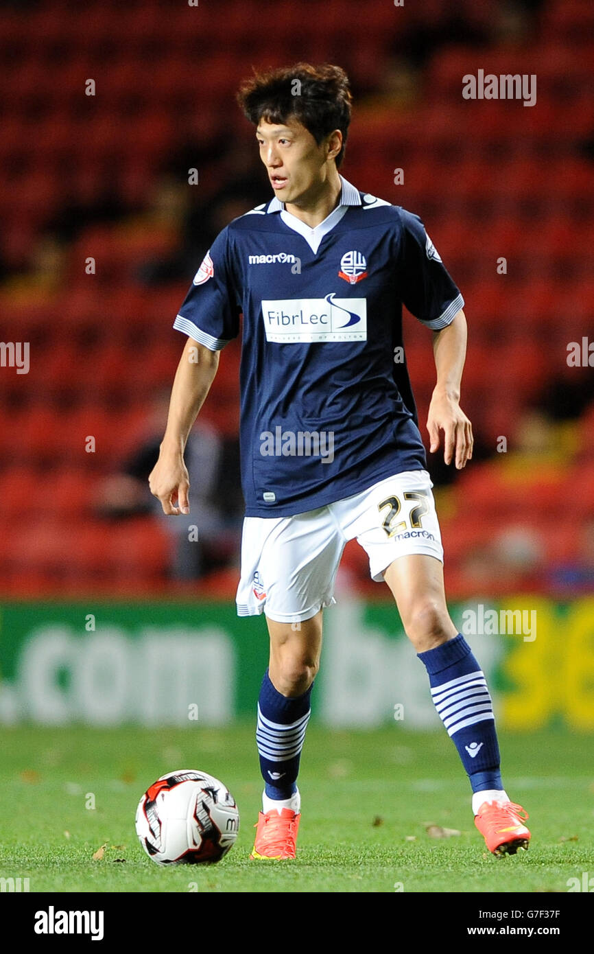 Soccer - Sky Bet Championship - Charlton Athletic v Bolton Wanderers - The Valley. Lee Chung-Yong, Bolton Wanderers Stock Photo