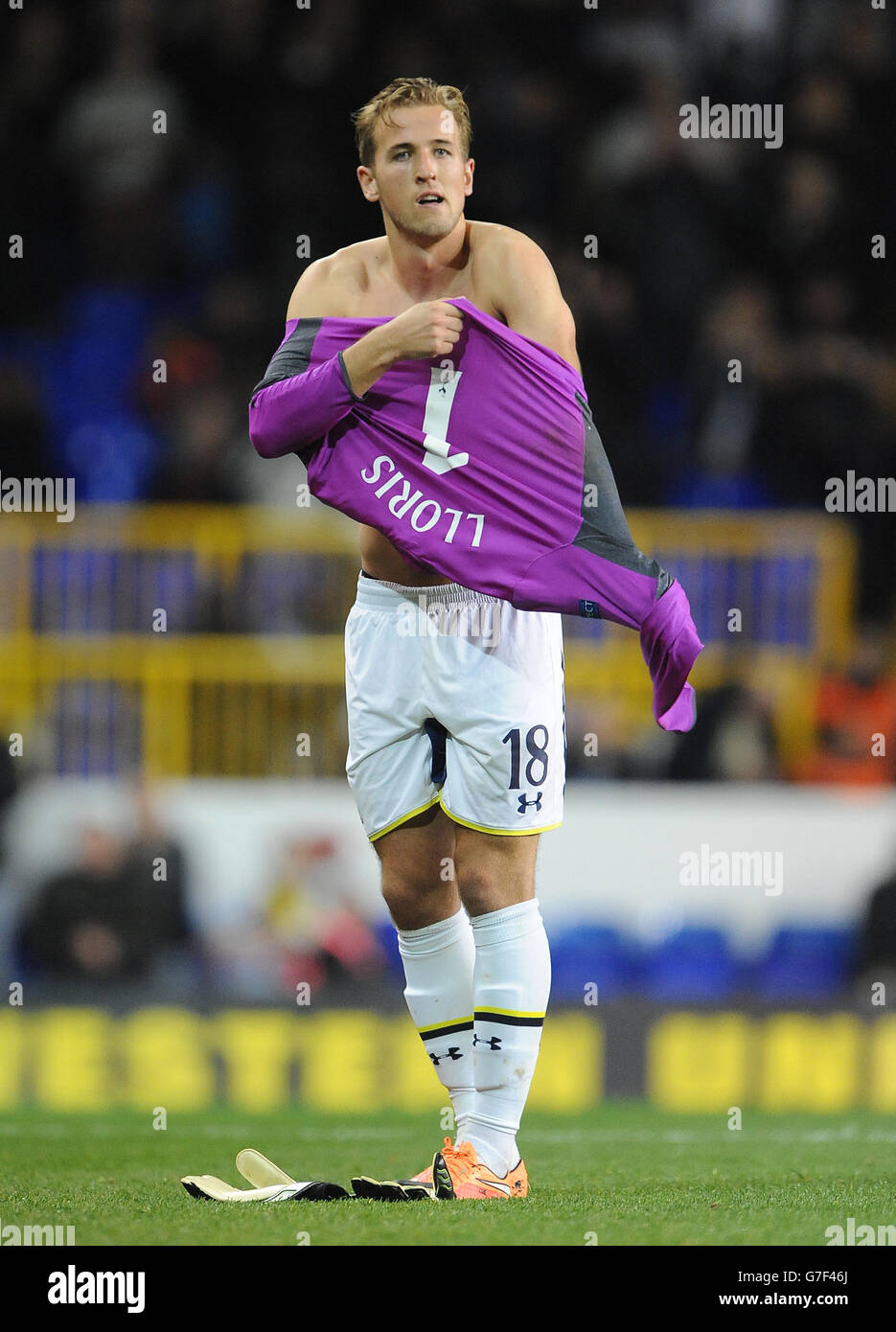 Tottenham Hotspur's Harry Kane puts on Hugo Lloris's shirt after the  goalkeeper was sent off against Asteras Tripoli Stock Photo - Alamy