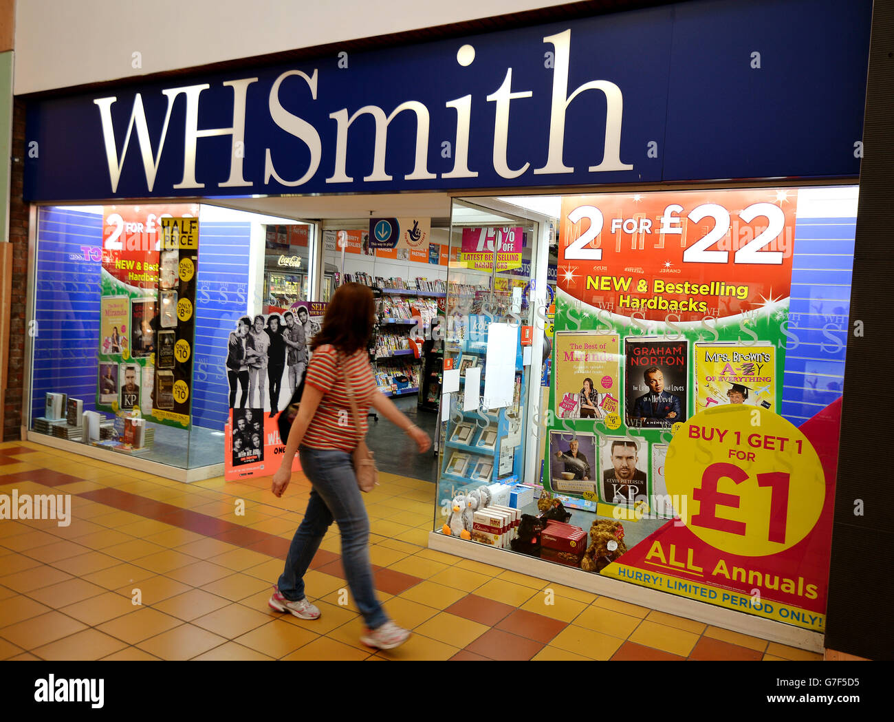 W H Smith store Walthamstow Stock Photo Alamy