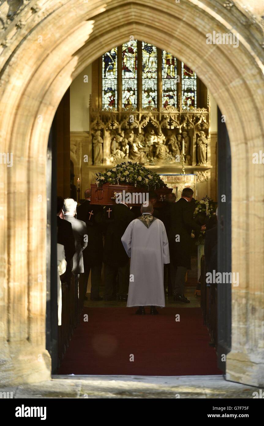 The coffin of Lynda Bellingham is carried into St Bartholomew's Church in Crewkerne, Somerset. Stock Photo