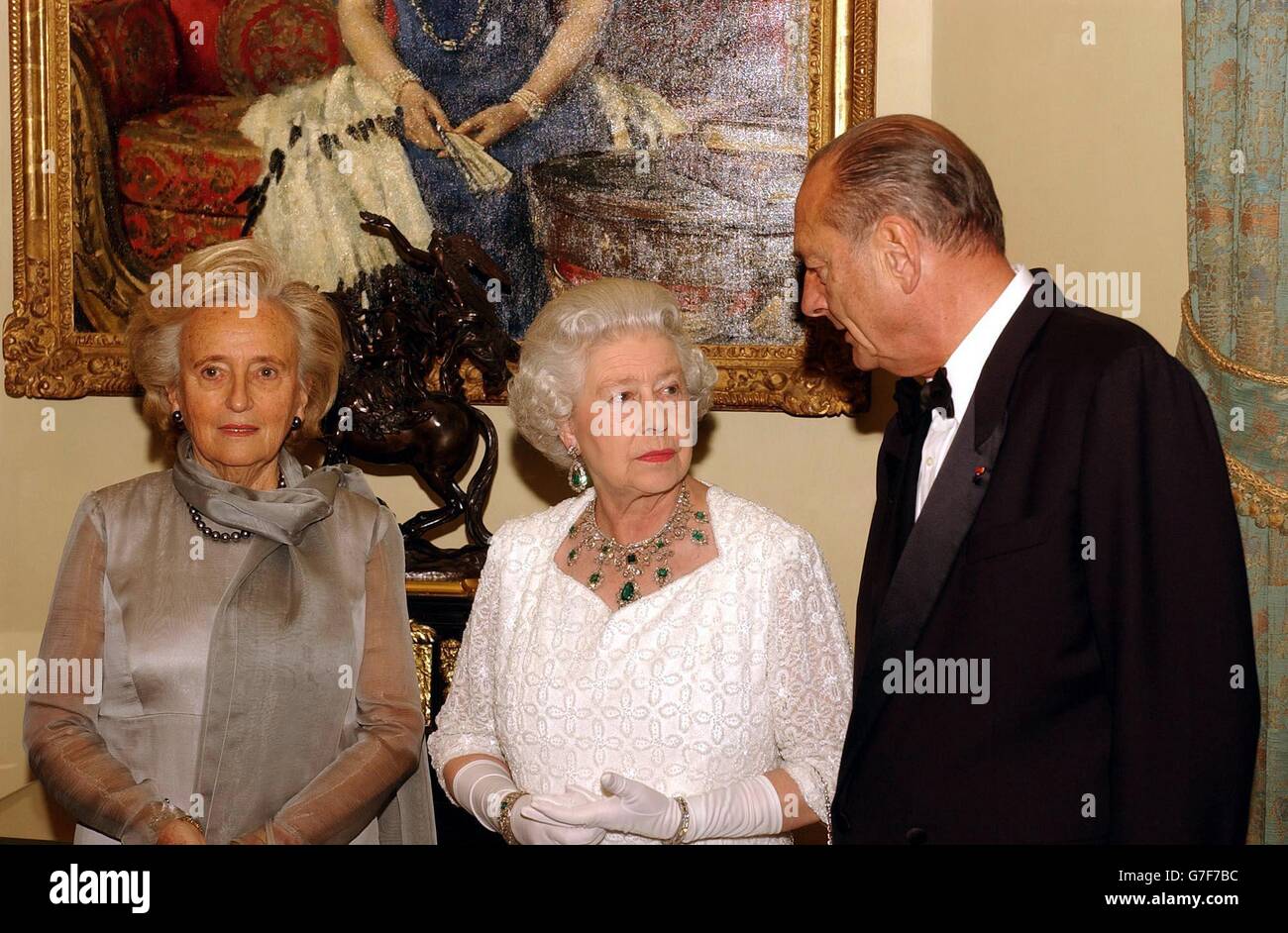 Britians Queen Elizabeth II with French President Jacques Chirac and Madame Chirac, before attending a State banquet at Windsor Castle. The Queen hosted a state banquet at the castle for President Chirac of France in celebration of the centenary of the entente cordiale, after which the cast of the West End show 'Les Miserables', will perform songs from the musical set during the French revolutionary period. Stock Photo