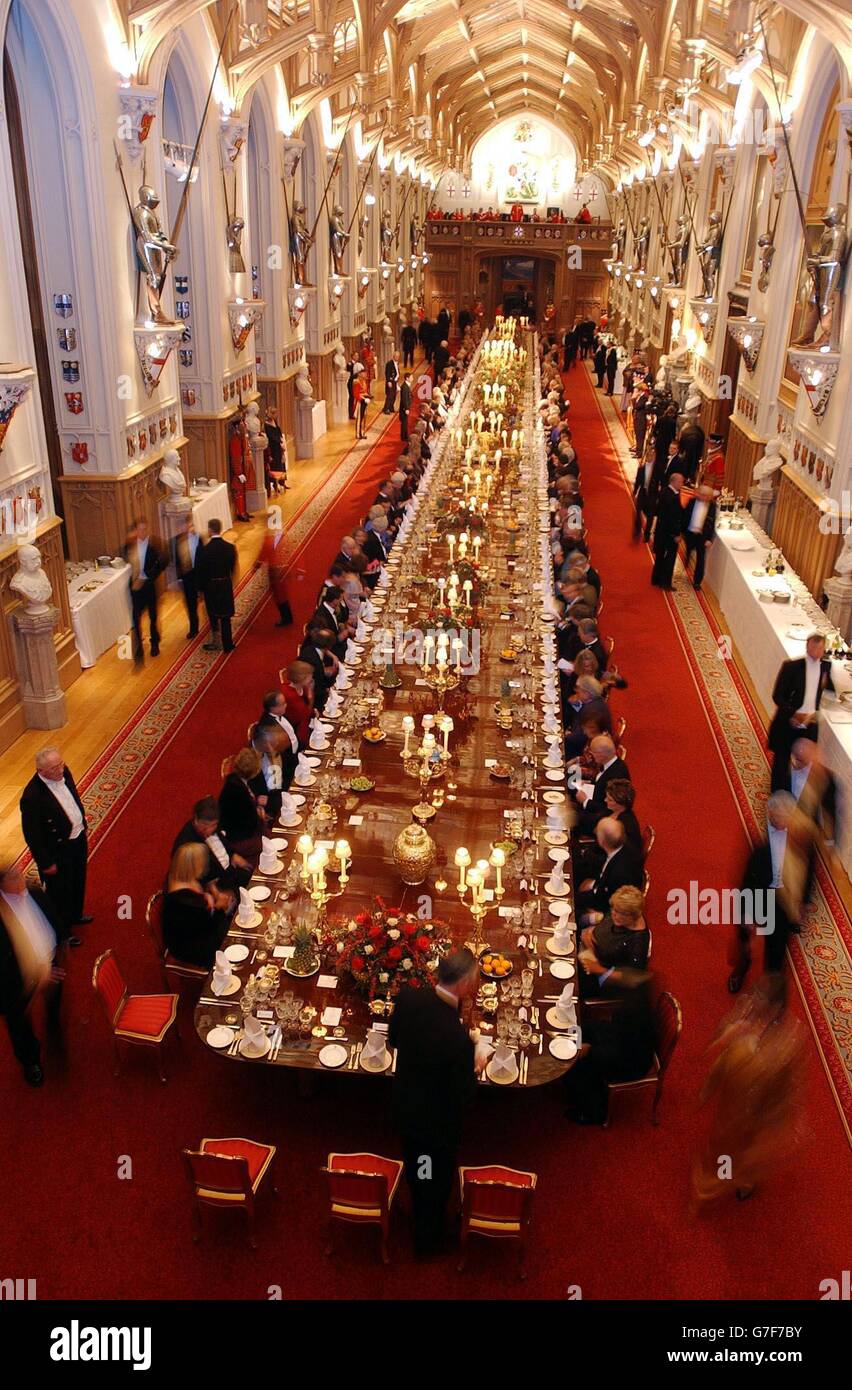 Guests arrive for a state banquet in st georges hall hi-res stock ...