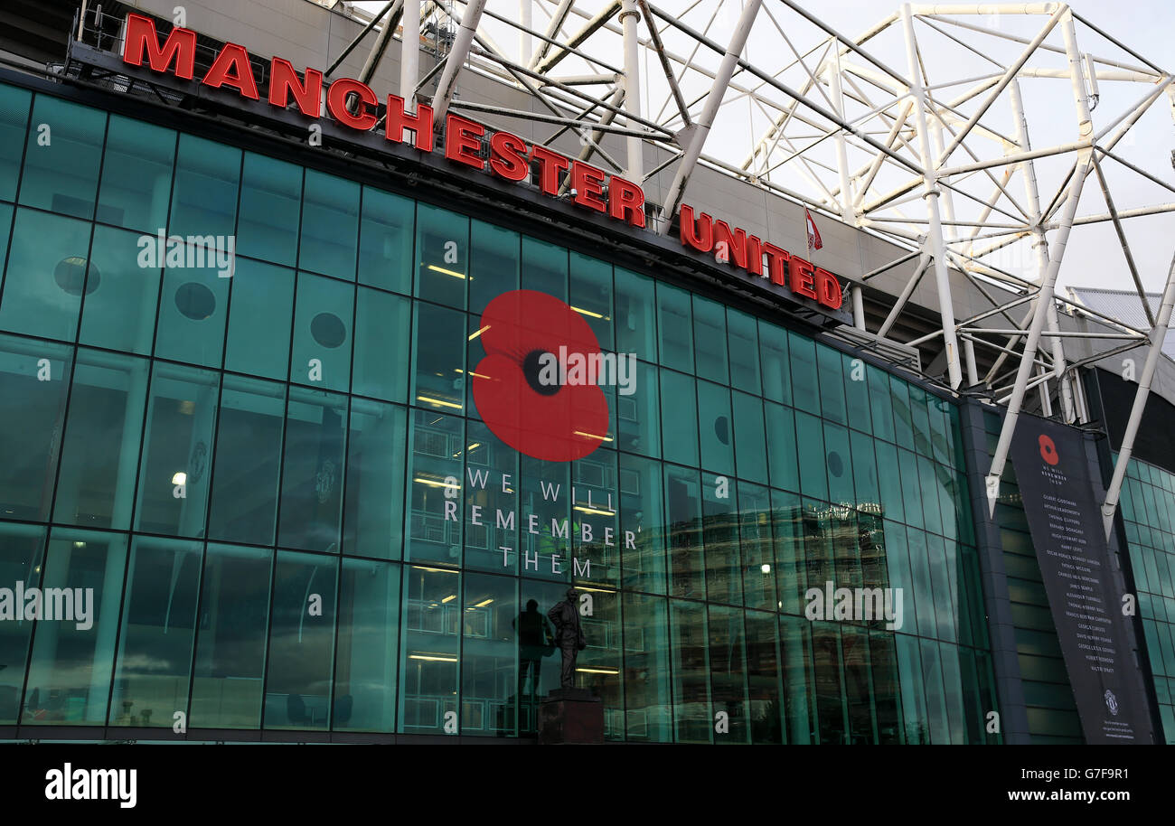 Soccer - Barclays Premier League - Manchester United v Crystal Palace - Old Trafford. Giant Poppy for Remembrance Day at Old Trafford before the Barclays Premier League match at Old Trafford, Manchester. Stock Photo