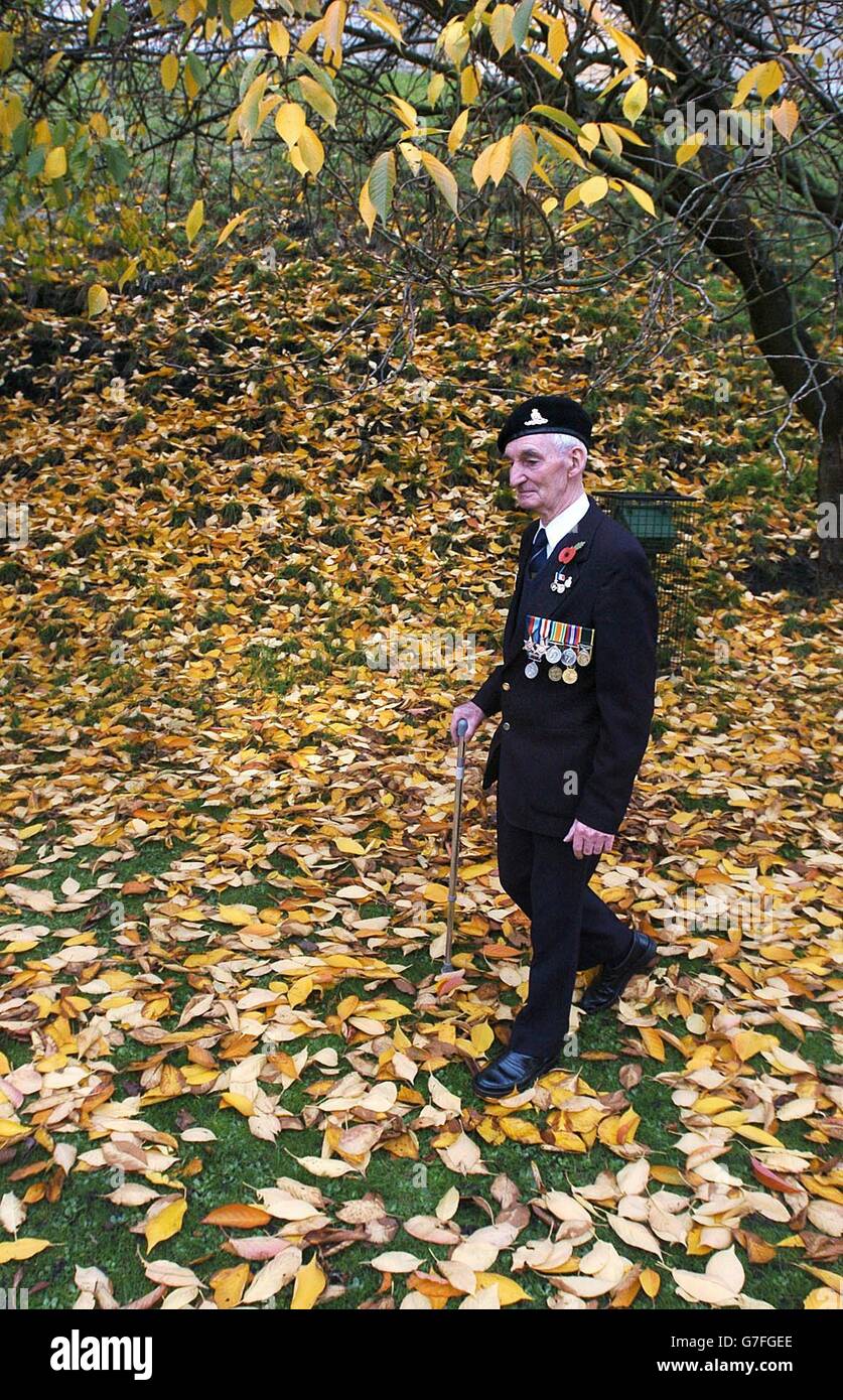 Arthur Wragg, an 83-year-old veteran of the Artillery Regiment walks from the York Remembrance Day Ceremony, to mark Armistice Day which this year coincides with the royal opening of the Field of Remembrance at Westminster Abbey. Stock Photo