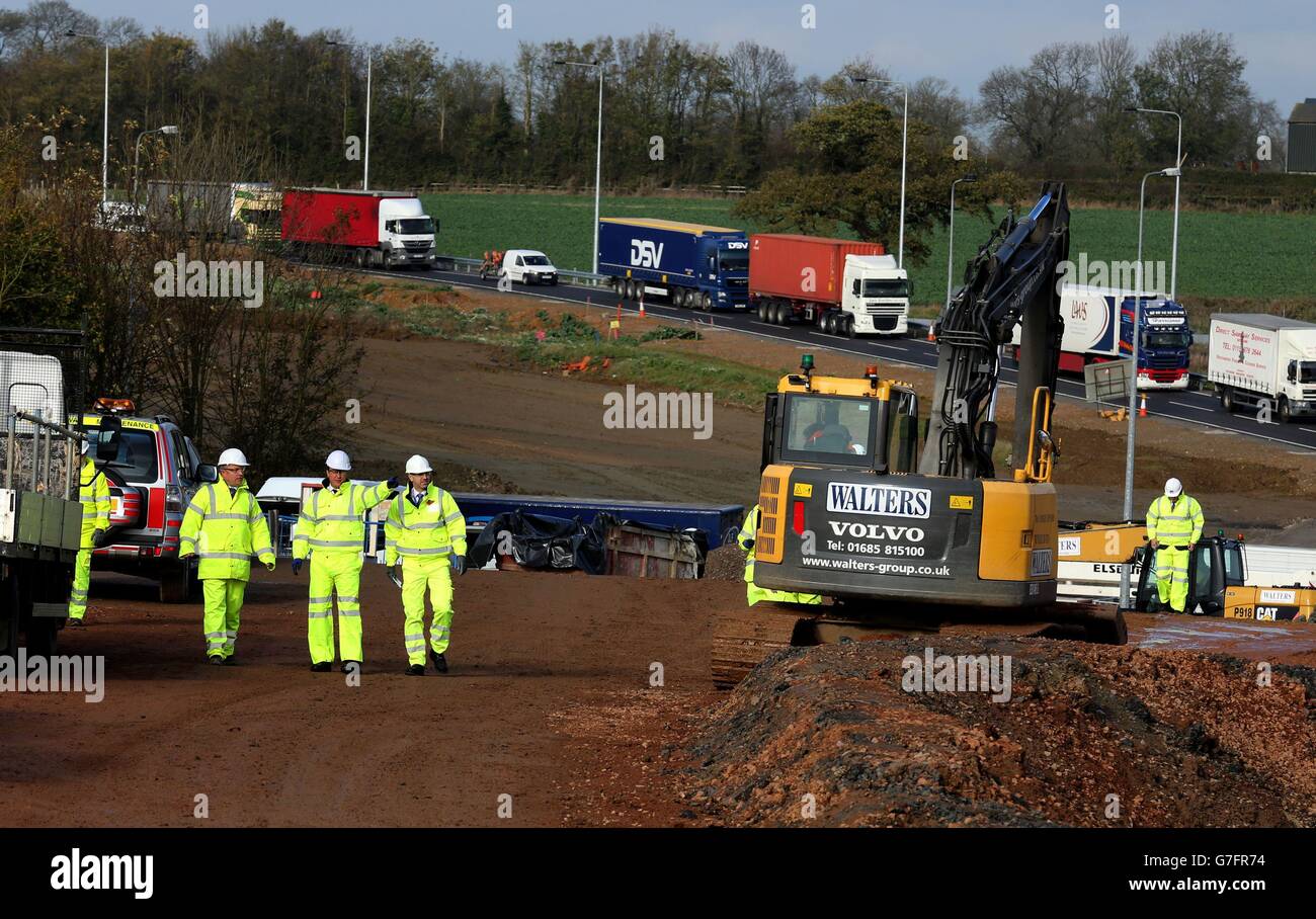 Prime Minister David Cameron (centre) during a tour of construction works underway at Cat Thorpe interchange at Swinford in Rugby Warwichshire. Stock Photo