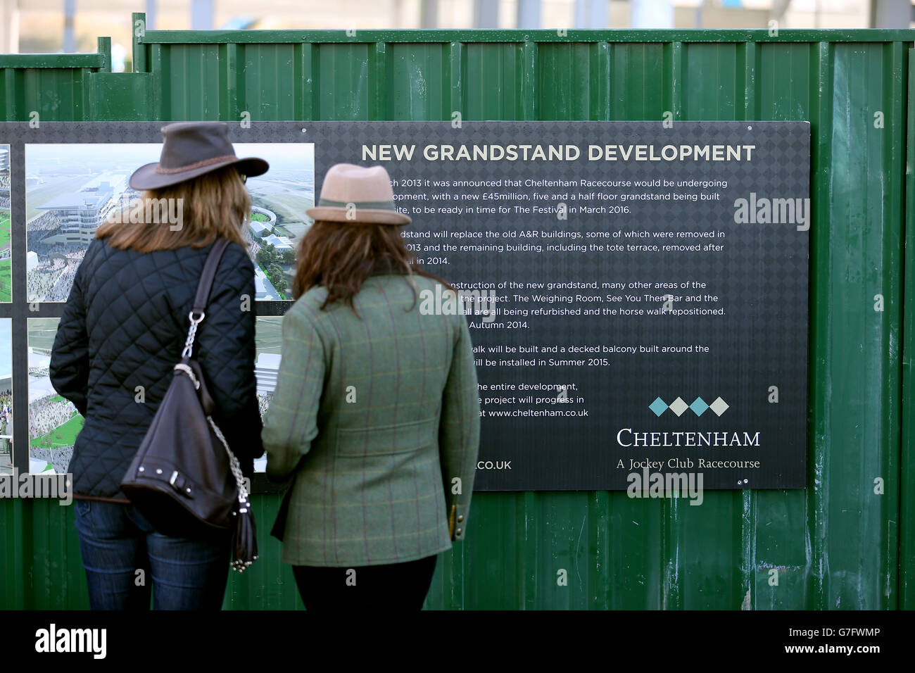 Racing cheltenham countryside day hat barbour jackets tweed hi-res stock  photography and images - Alamy