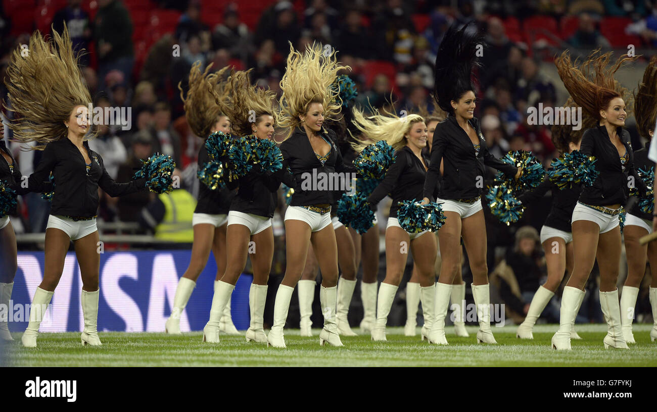 Gridiron nfl ampics cheer leader pompom pom poms ampics hi-res stock  photography and images - Alamy