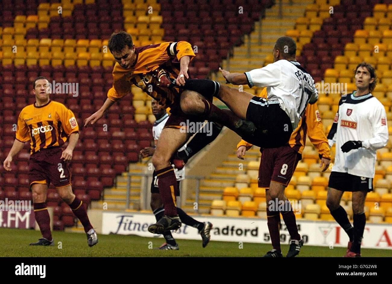 Bradford City's David Weatherall (left) challenges Walsall's Julian Bennett for a high ball during the Coca-Cola League One match at Valley Parade, Bradford, Saturday December 11, 2004. Stock Photo