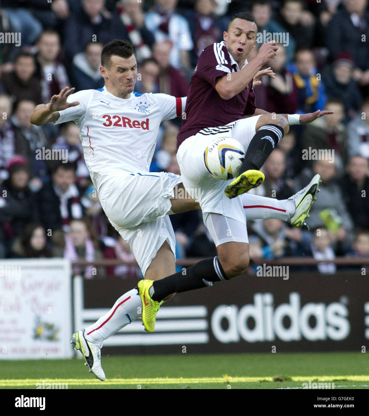 Rangers' Lee McCulloch (left) and Hearts' Soufian El Hassnoaui (right) in the Scottish Championship match at Tynecastle, Edinburgh. Stock Photo