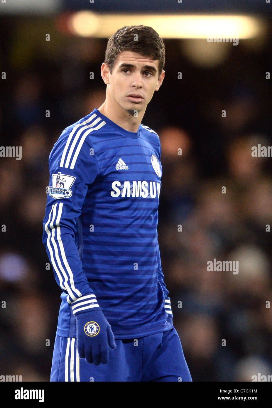 Chelsea s Oscar wears gloves before kick off during the Barclays Premier League match at Stamford Bridge London. PRESS ASSOCIATION Photo. Picture date Wednesday December 3 2014. See PA story SOCCER Ch...