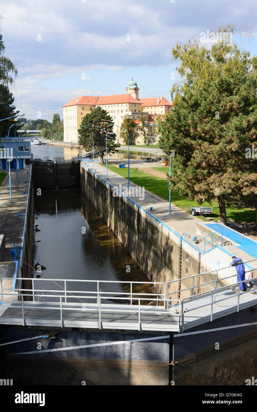 Castle Poděbrady on river Labe (Elbe ) and lock, Poděbrady (Podiebrad), Czech Republic, Stredocesky, Mittelböhmen, Central Bohem Stock Photo