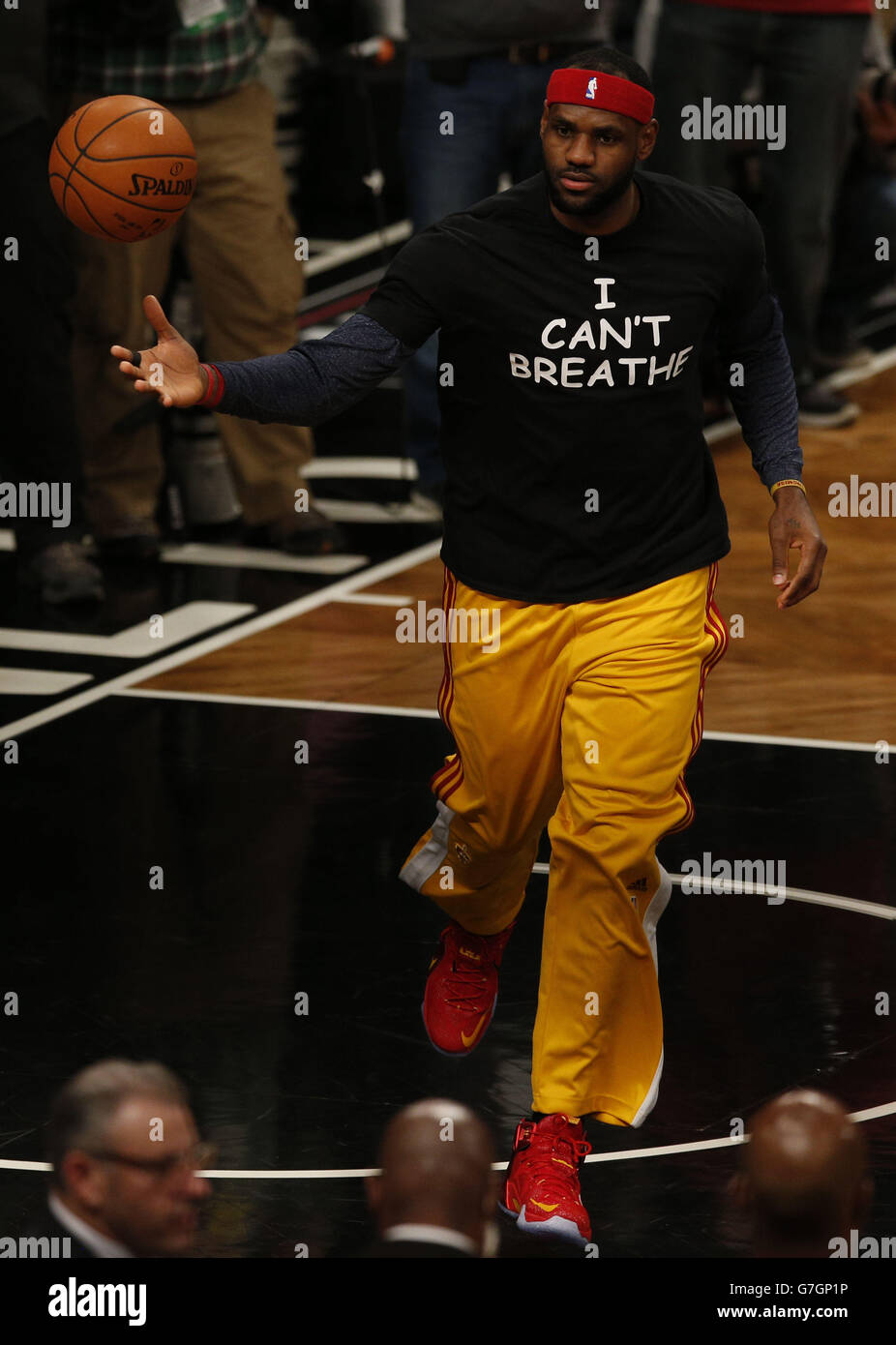 LeBron wears an 'I Can't Breathe' shirt at Barclays Center