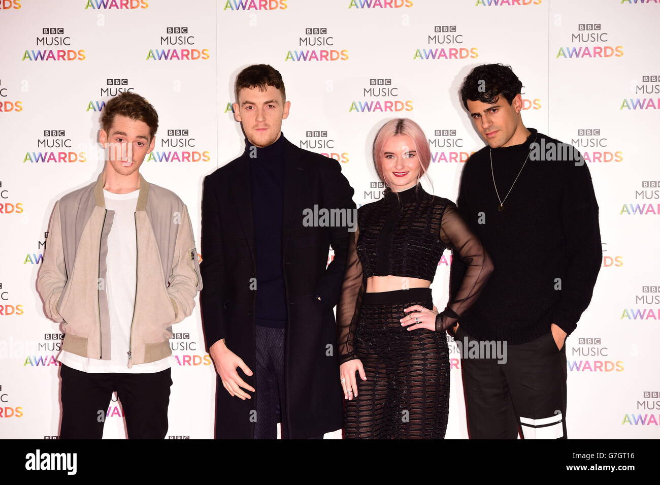 Clean bandit drive. Clean bandit британский музыкальная группа. clean bandit британский музыкальный коллектив. группа clean bandit- rockabye фото. группа clean bandit- rockabye teat . sean paui &amp; anne marie фото.