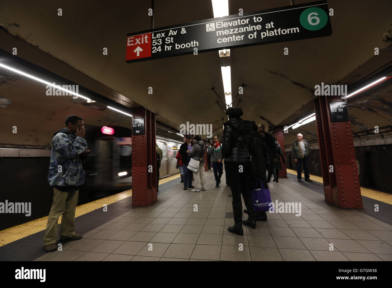 New york metro subway hi-res stock photography and images - Alamy