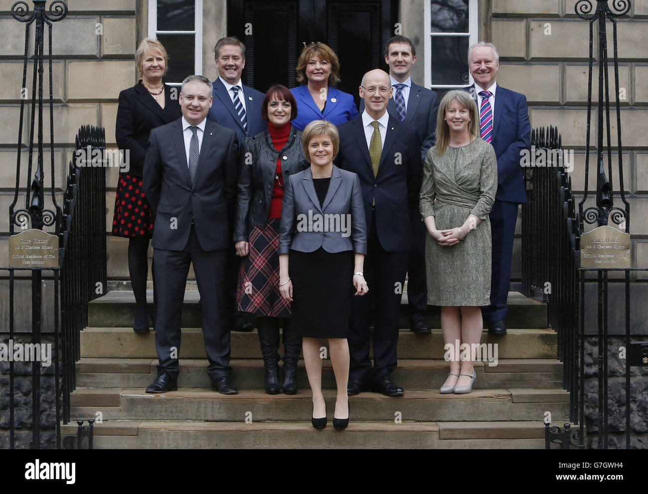 First Minister Nicola Sturgeon stands in front of her new cabinet (Back row left to right) Roseanna Cunningham (Secretary for Fair Work, Skills and Training), Keith Brown (Secretary for Infrastructure, Investment and Cities), Fiona Hyslop (Culture Secretary), Michael Matheson (Justice Secretary), Alex Neil (Secretary for Social Justice, Communities and Pensioners' Rights), (front row left to right) Richard Lochhead (Environment Secretary), Angela Constance (Education Secretary), John Swinney (Deputy First Minister and Finance Secretary) and Shona Robison (Health Secretary) on the steps of Stock Photo