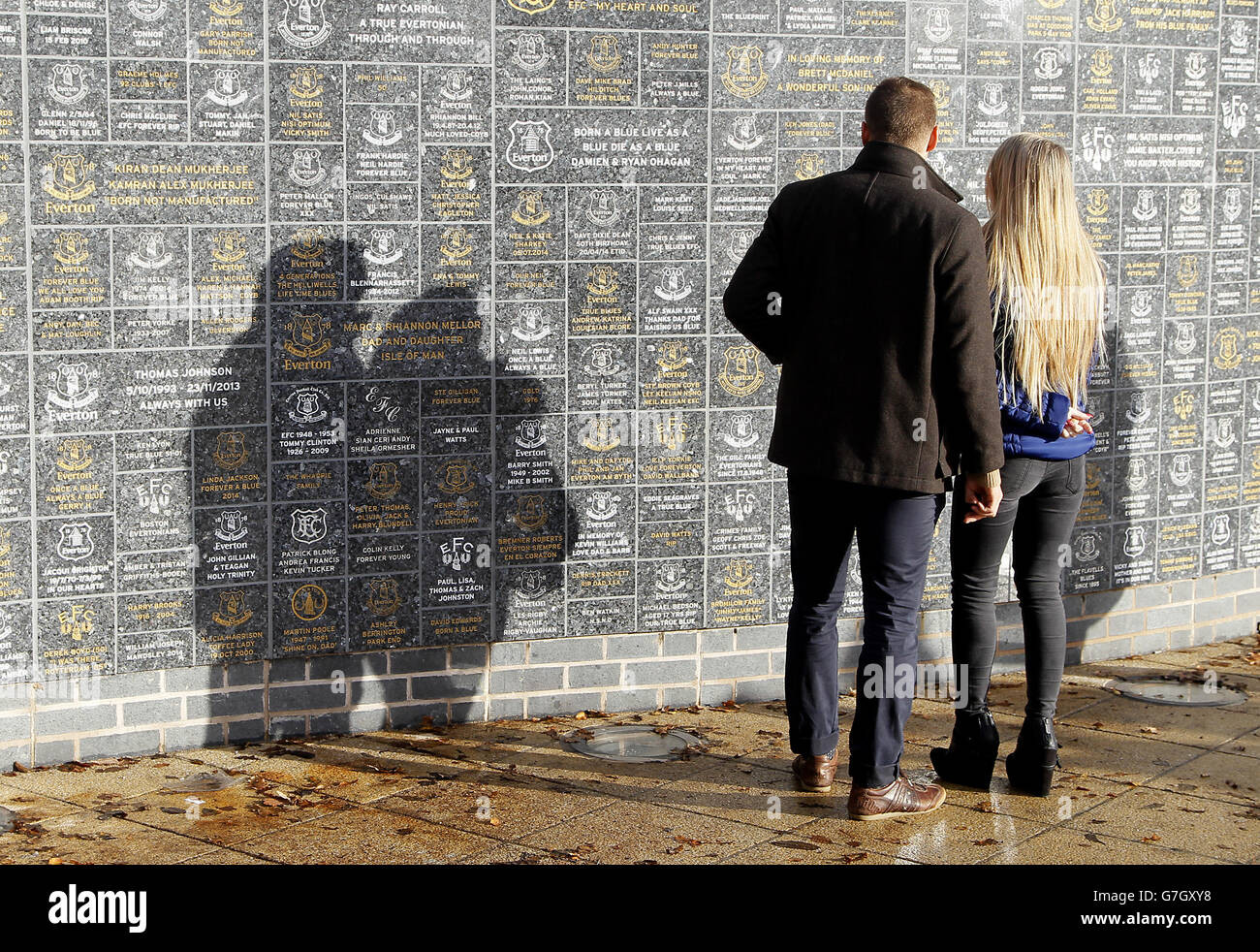 Everton fans read the Dixie Dean Wall of Fame outside Goodison Park Stock Photo