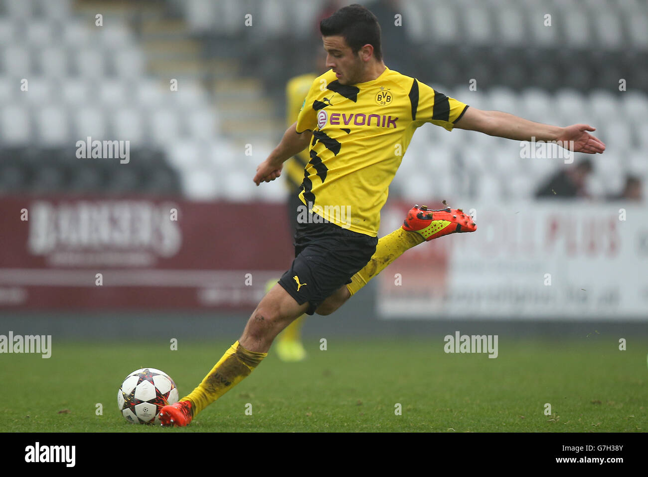 Soccer - UEFA Youth League - Group D - Arsenal v Borussia Dortmund - Borehamwood. Mehmet Alp jurt, Borussia Dortmund. Stock Photo