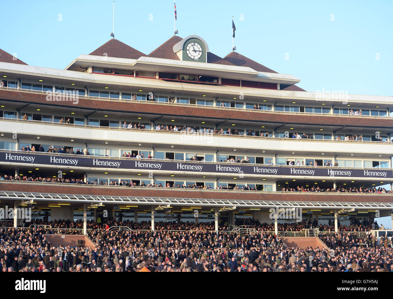 Horse Racing - The bet365 Hennessy Festival - Day Three - Newbury Racecourse Stock Photo