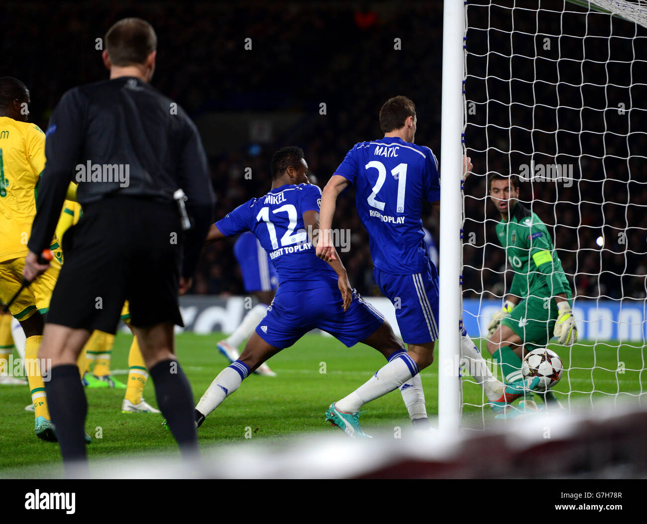 Chelsea's Mikel John Obi scores his sides third goal of the game during the  UEFA Champions League Group G match at Stamford Bridge, London Stock Photo  - Alamy