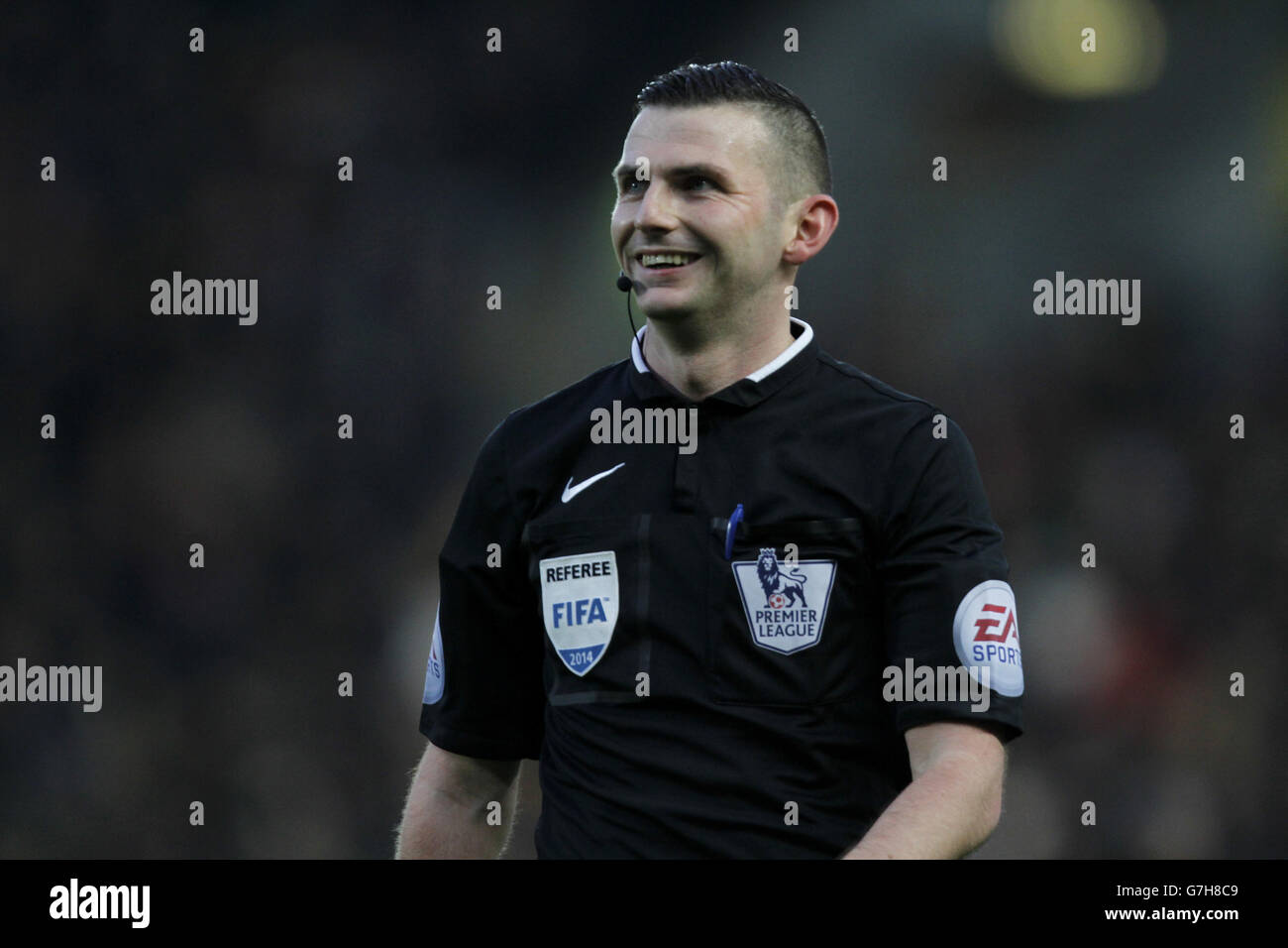 Soccer - Barclays Premier League - Hull City v West Bromwich Albion - KC Stadium. Match referee Michael Oliver Stock Photo