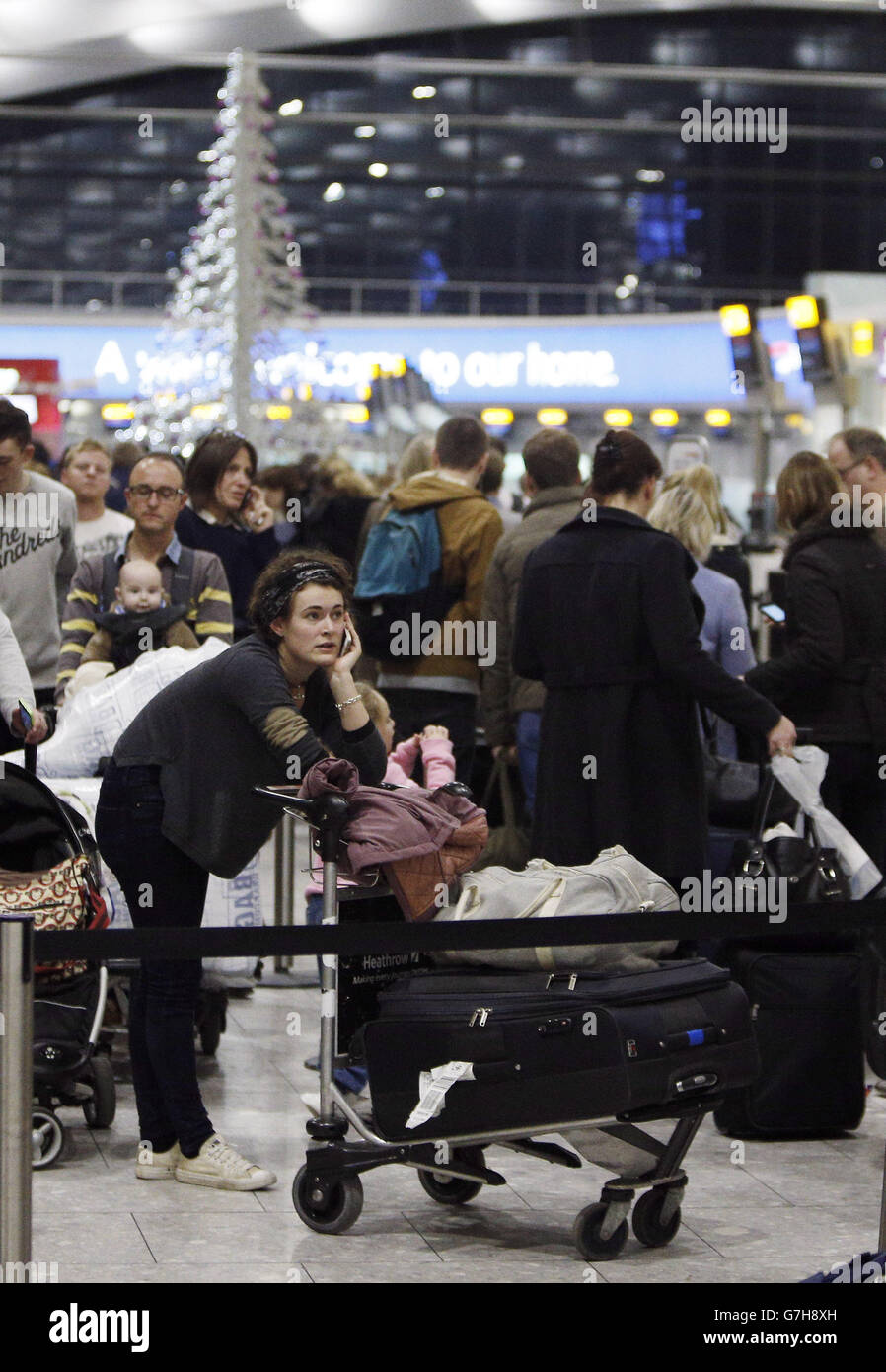 Airport terminal computer hi-res stock photography and images - Alamy
