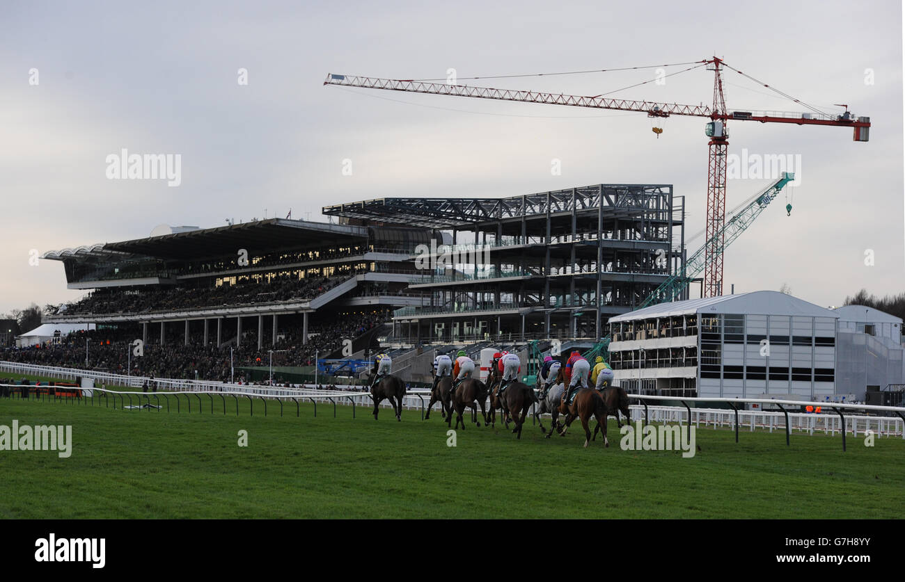 Runners and riders run in the CF Roberts Electrical + Mechanical Services Handicap Hurdle during day one of The International at Cheltenham Racecourse. Stock Photo