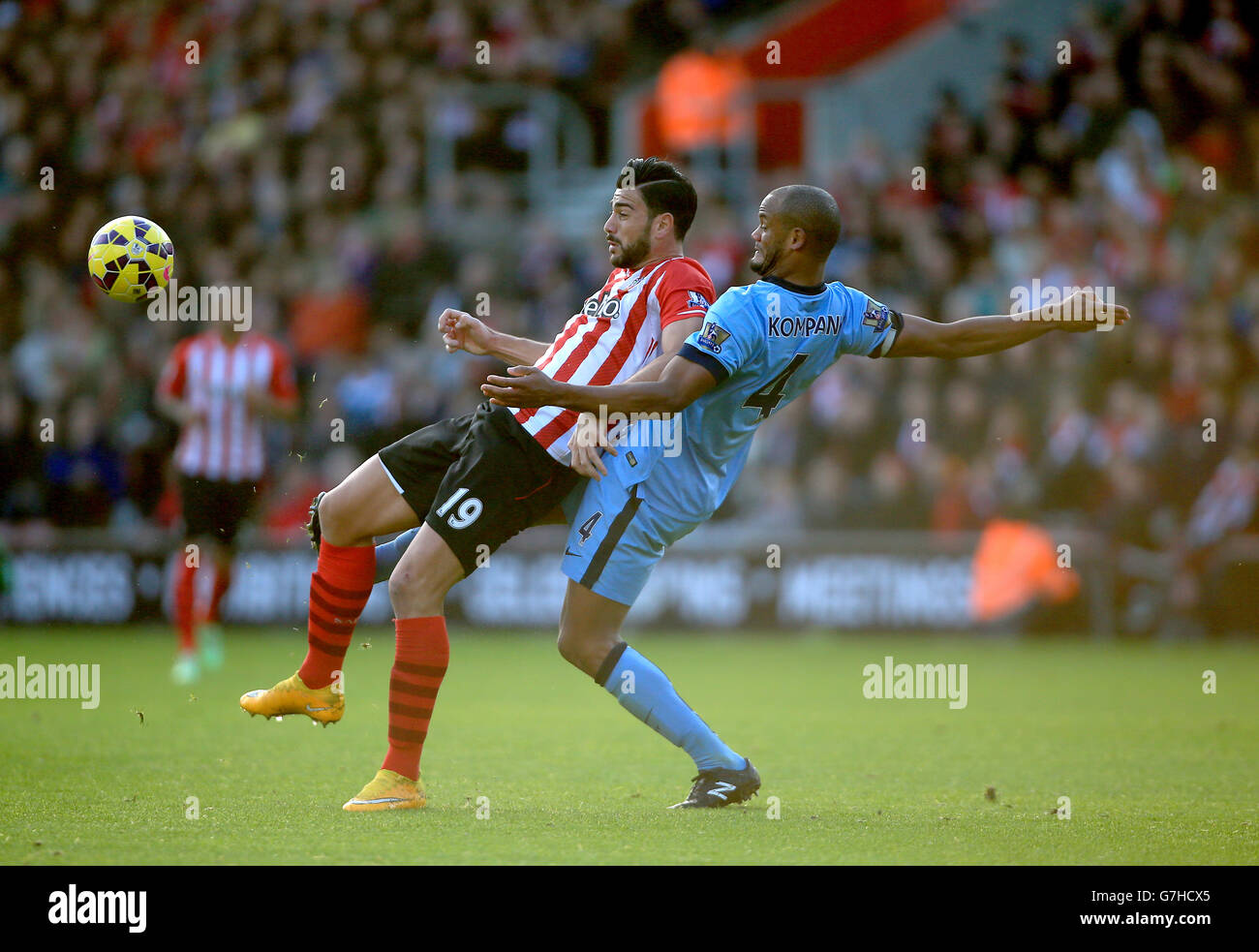 Southampton's Graziano Pelle battles for the ball with Manchester City's Vincent Kompany during the Barclays Premier League match at St Mary's Stadium, Southampton. PRESS ASSOCIATION Photo. Picture date: Sunday November 30, 2014. See PA story SOCCER Southampton. Photo credit should read Nick Potts/PA Wire. Maximum 45 images during a match. No video emulation or promotion as 'live'. No use in games, competitions, merchandise, betting or single club/player services. No use with unofficial audio, video, data, fixtures or club/league logos. Stock Photo
